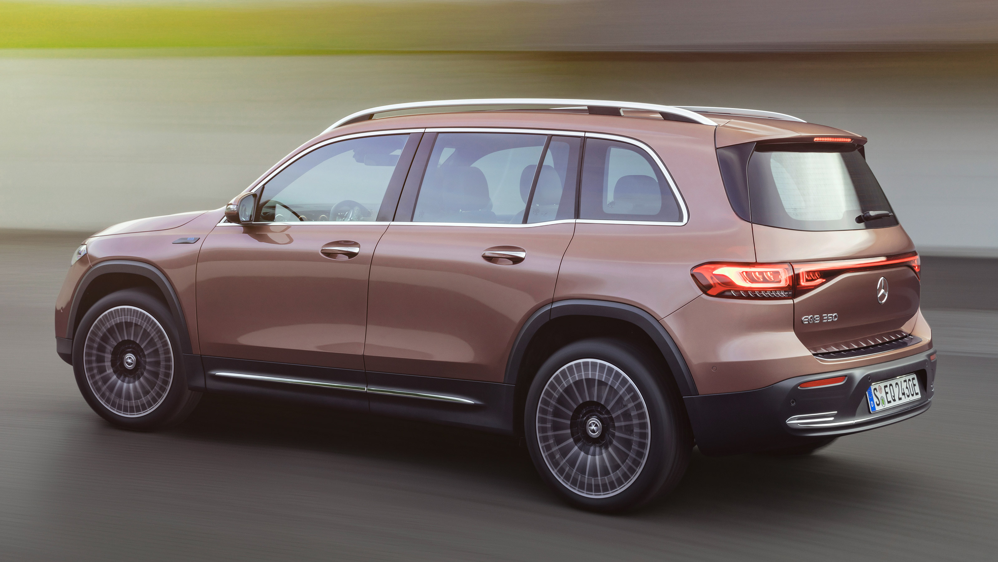 Mercedes EQB - rear action