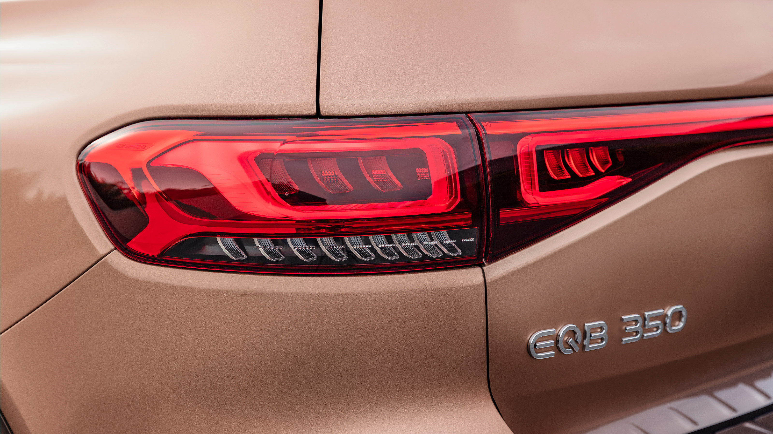 Mercedes EQB - rear light