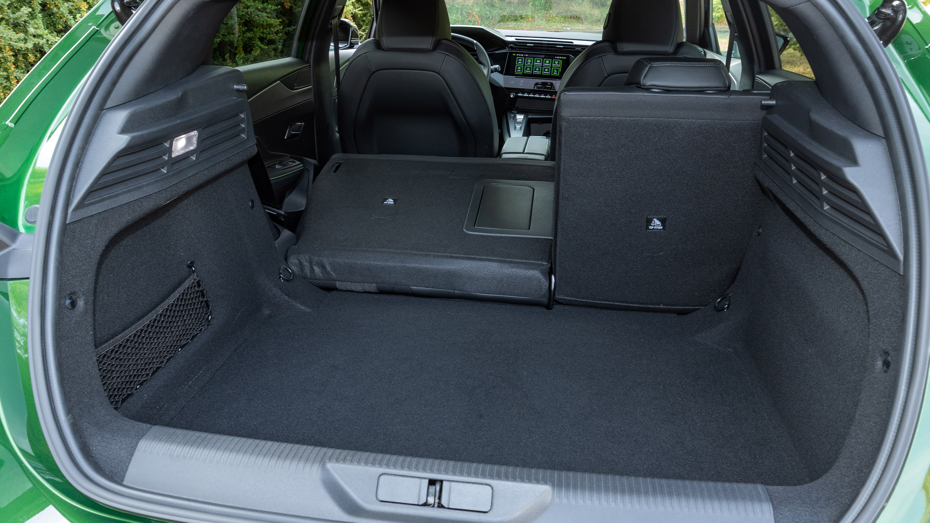 Peugeot 308 - boot seats down