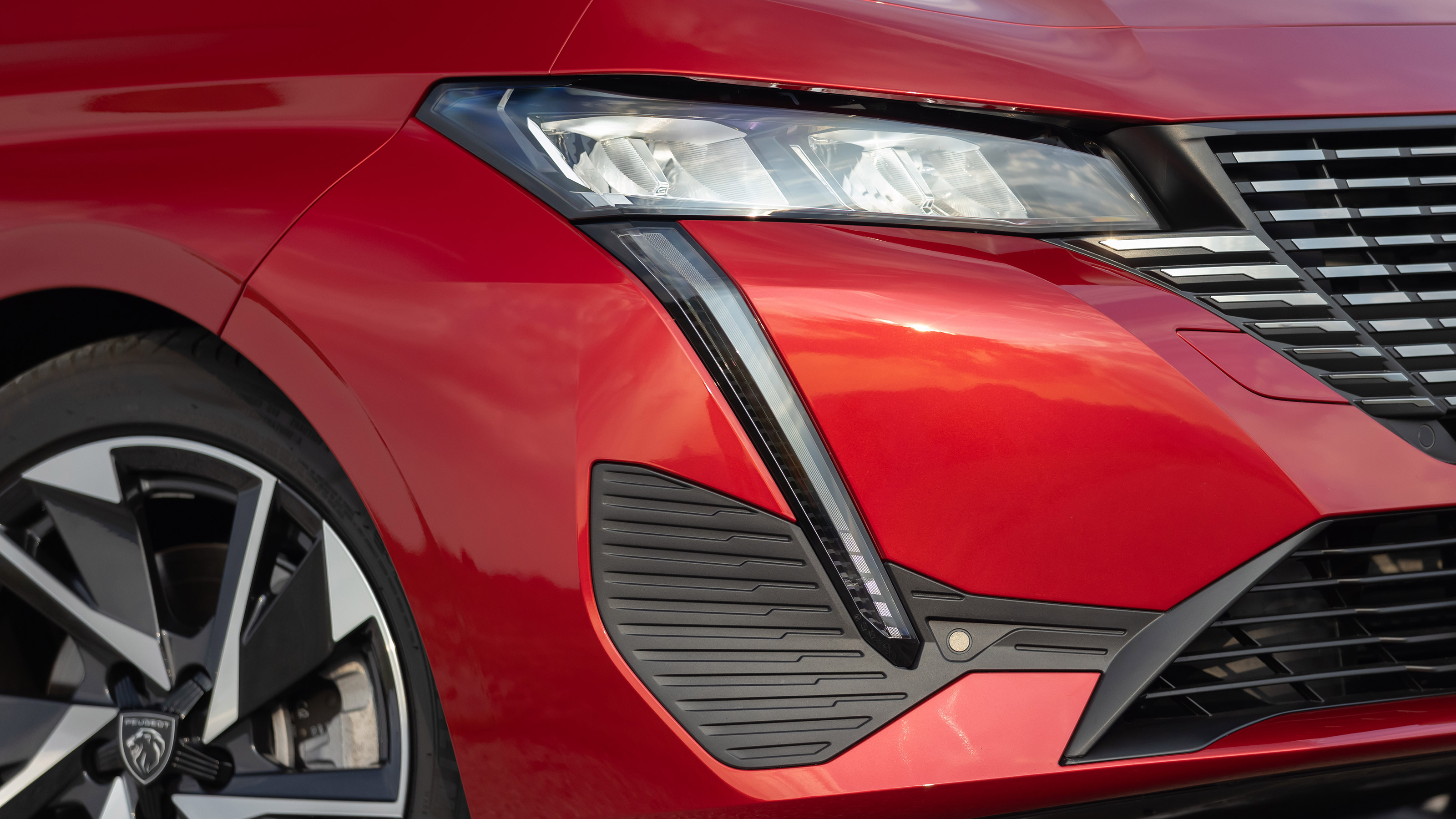 Peugeot 308 SW - front light