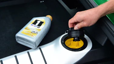 Porsche 718 Cayman GTS 4.0: long-term test review - first report oil filler cap