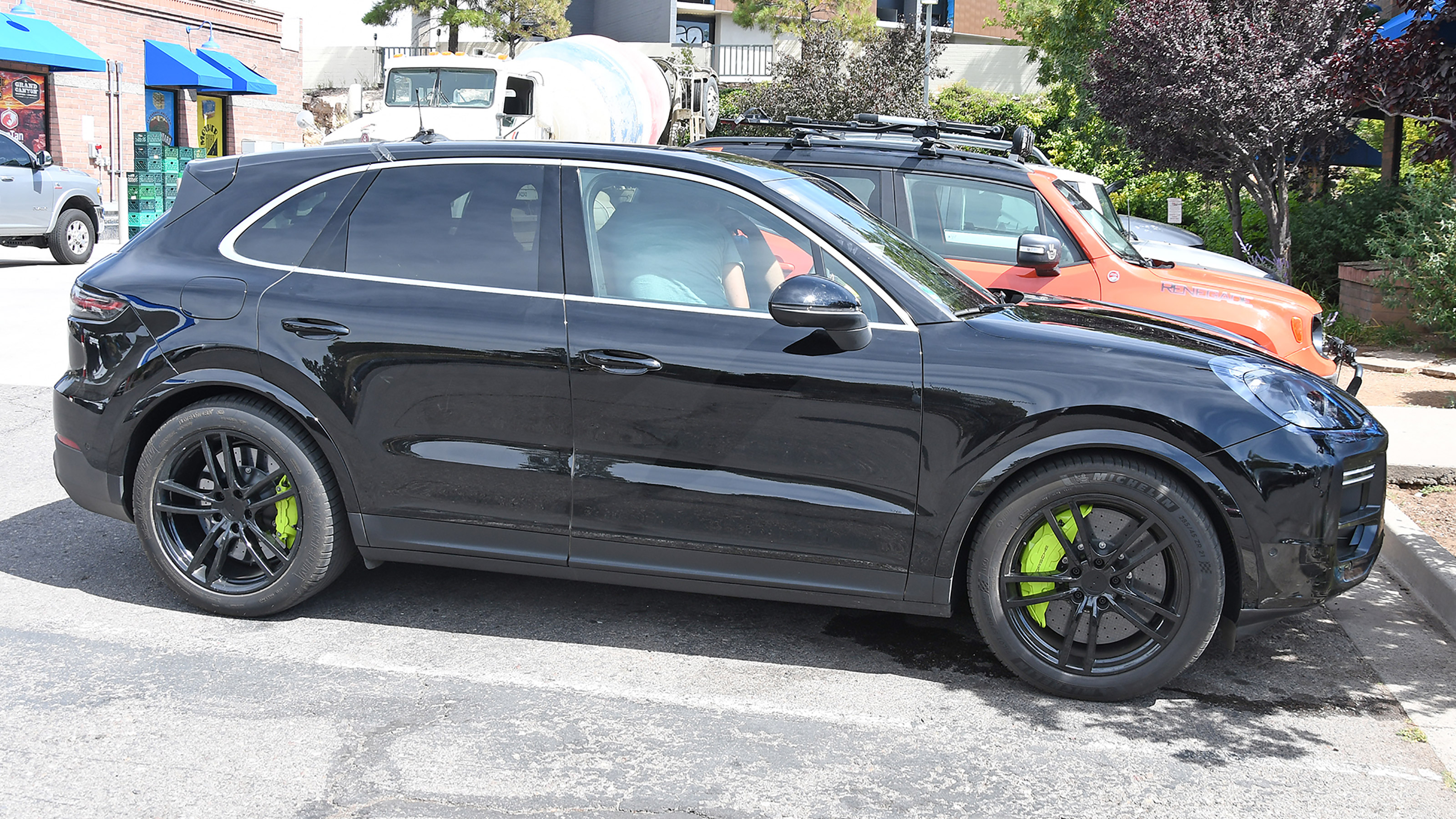 Porsche Cayenne Turbo S E-Hybrid - spyshot 3
