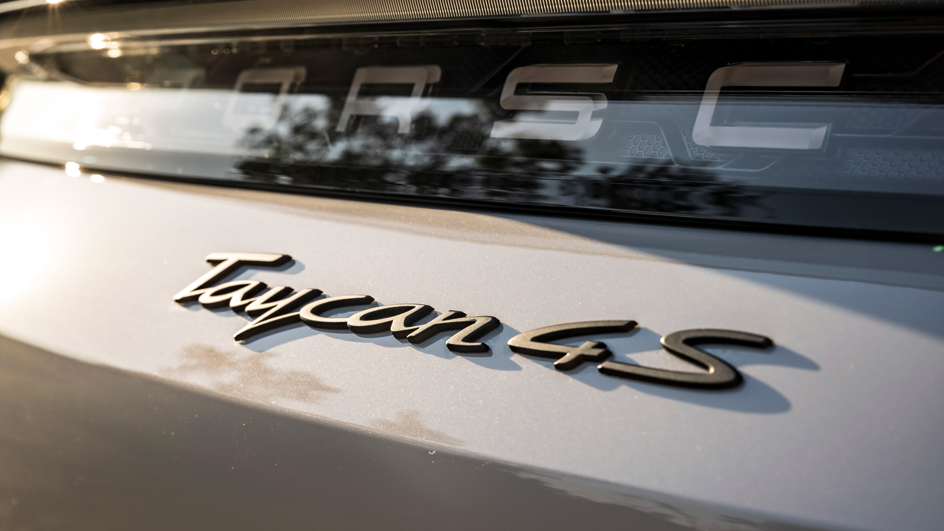 Porsche Taycan 4S Cross Turismo - rear badge