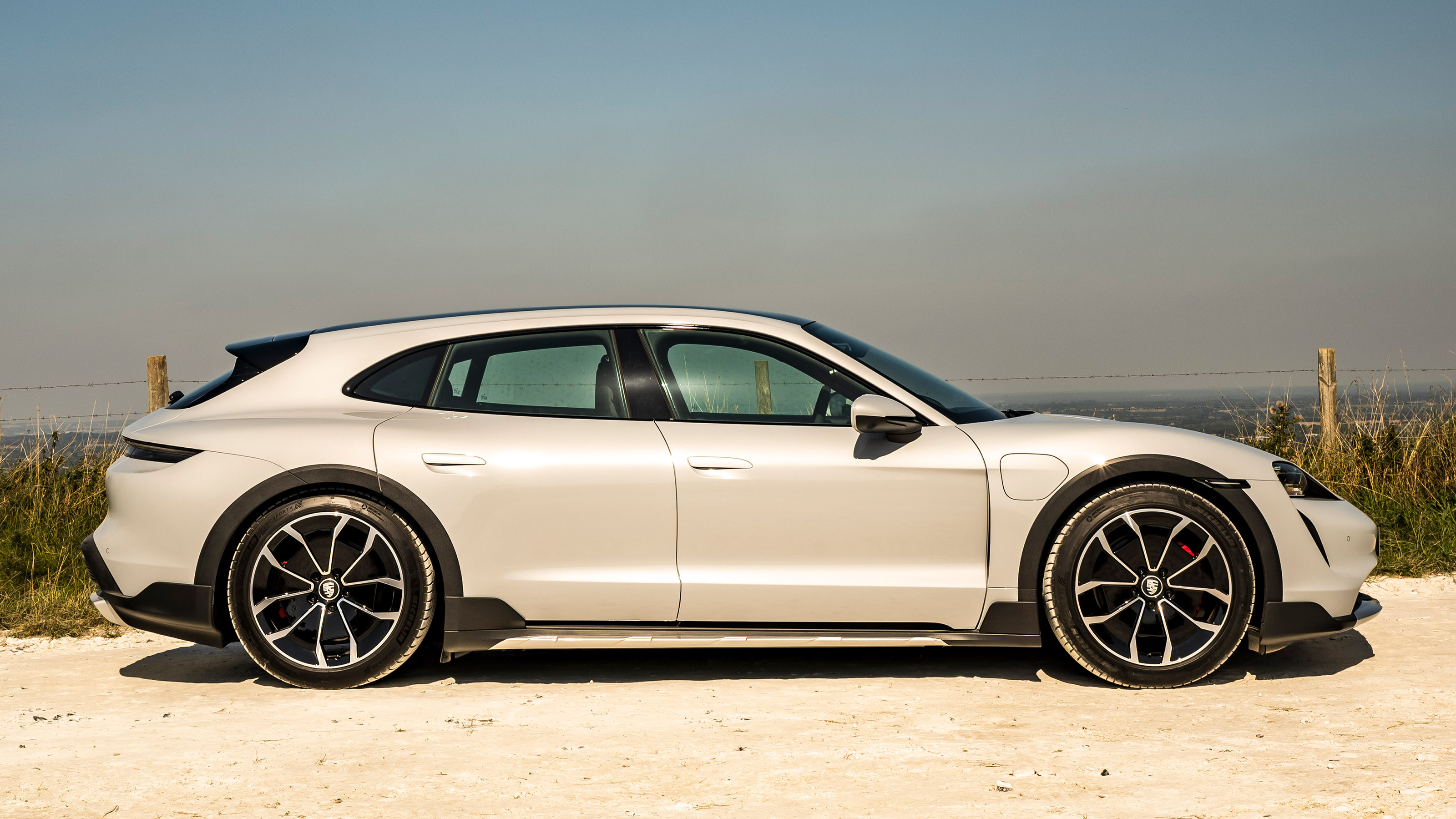 Porsche Taycan 4S Cross Turismo - side static
