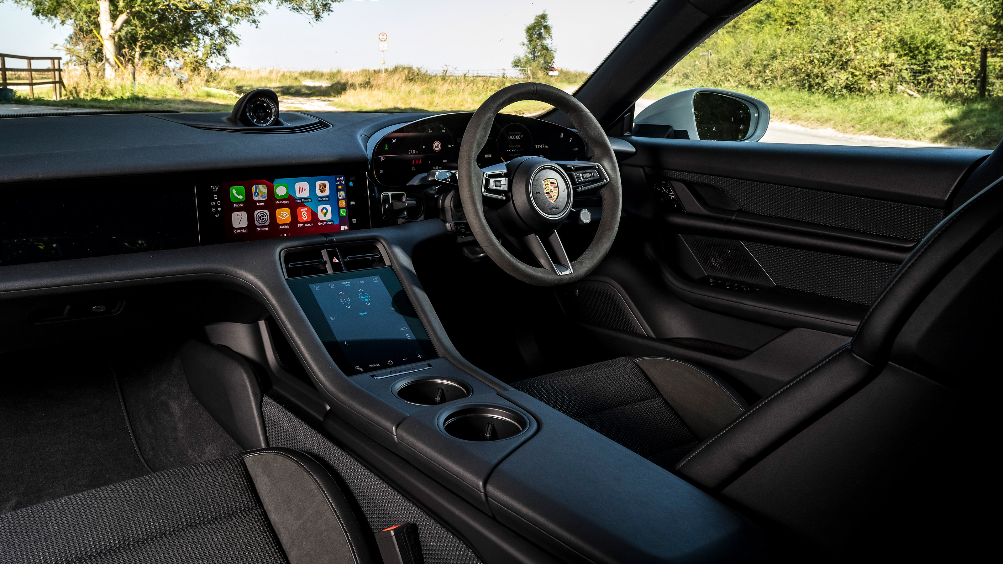 Porsche Taycan 4S Cross Turismo - cabin