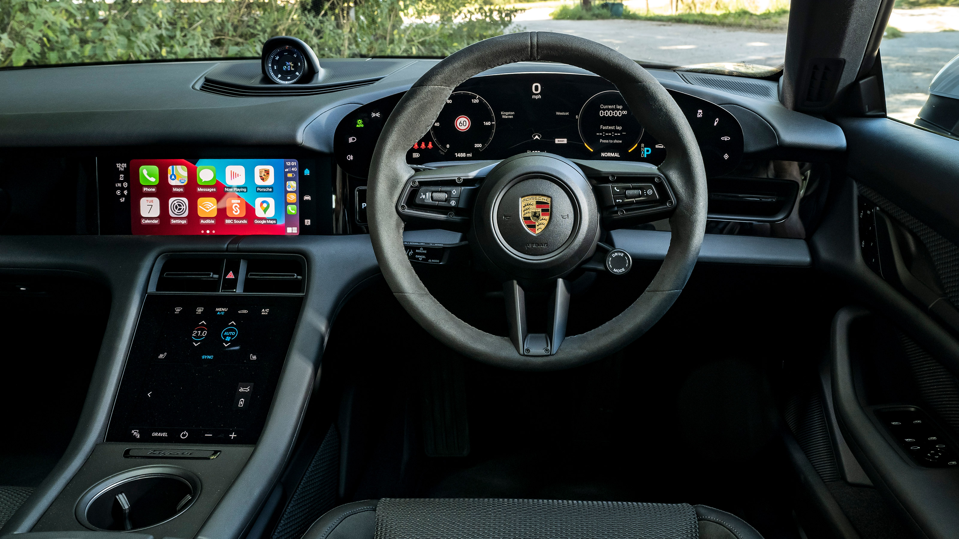 Porsche Taycan 4S Cross Turismo - dash