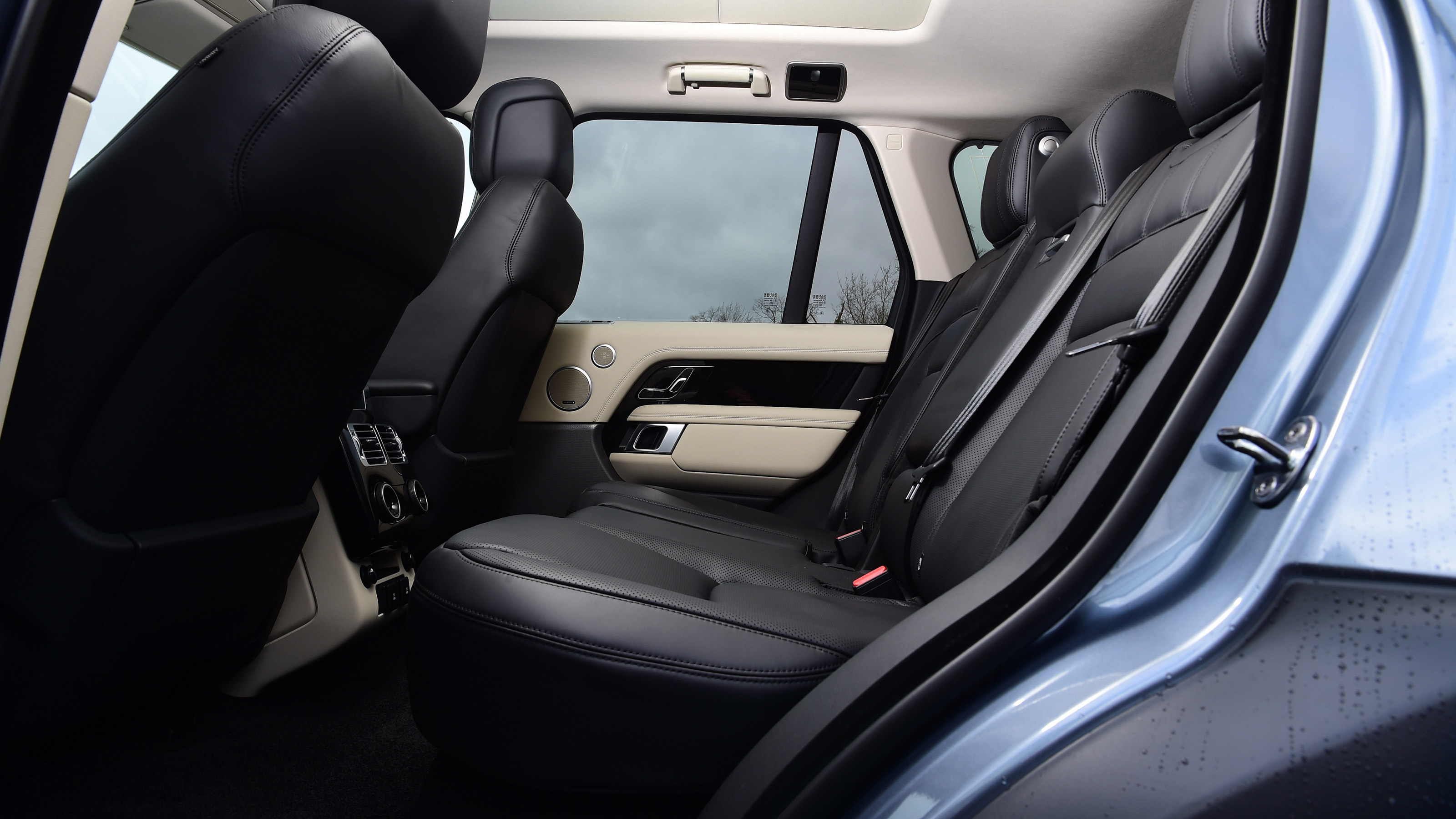 Range Rover D300 Westminster - rear seats