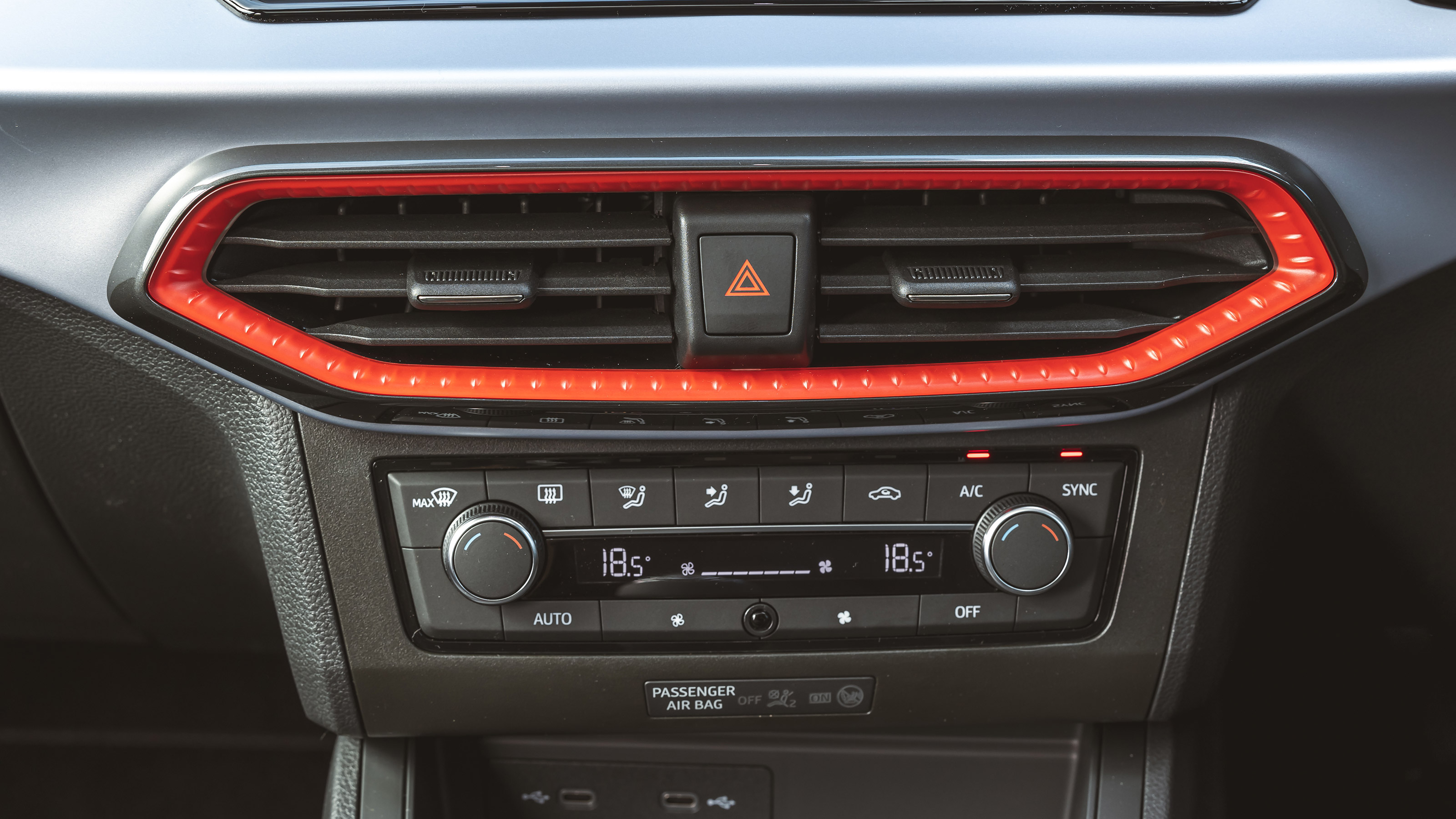 SEAT Ibiza facelift - centre console