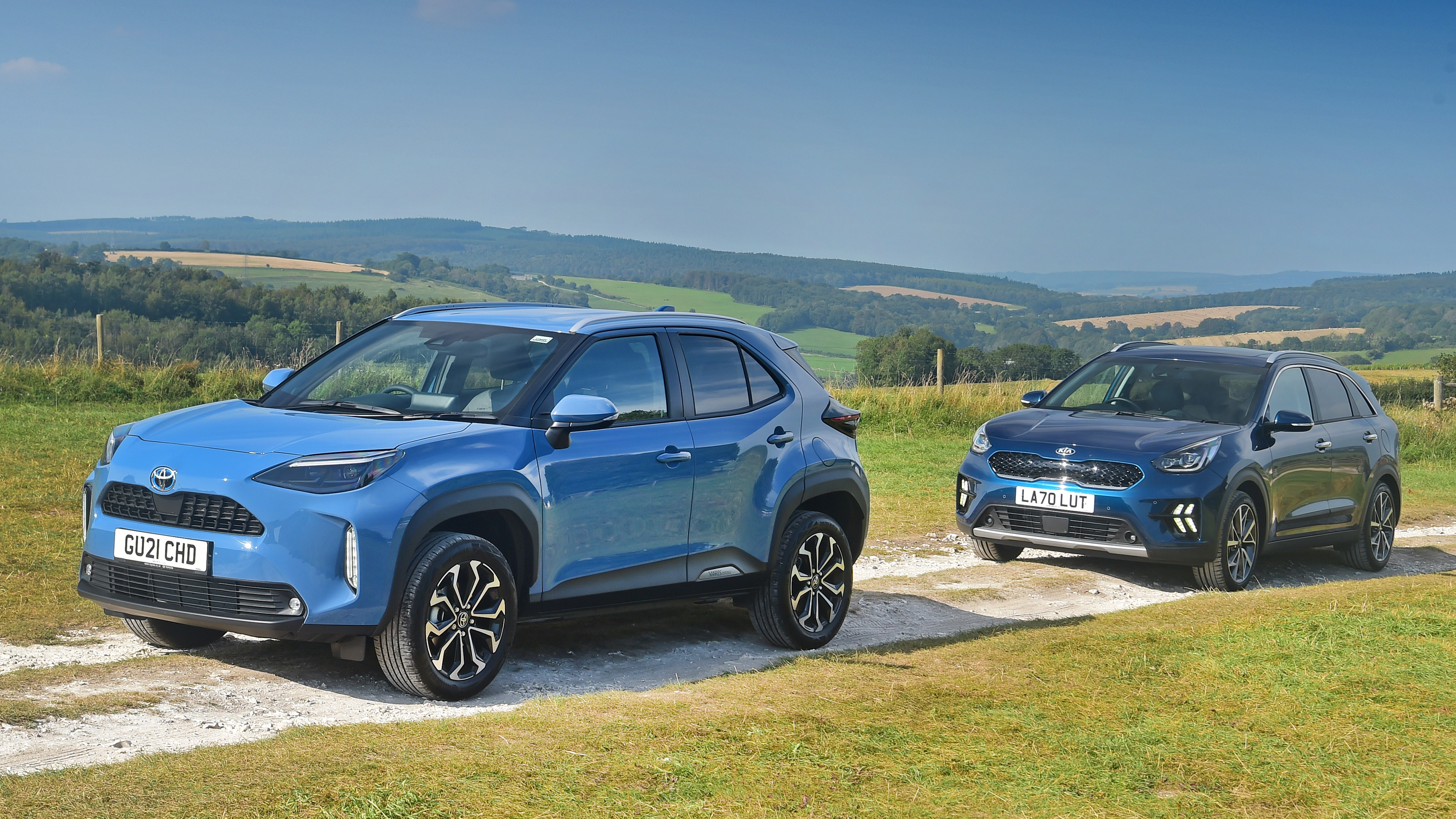 Toyota Yaris Cross vs Kia Niro - header