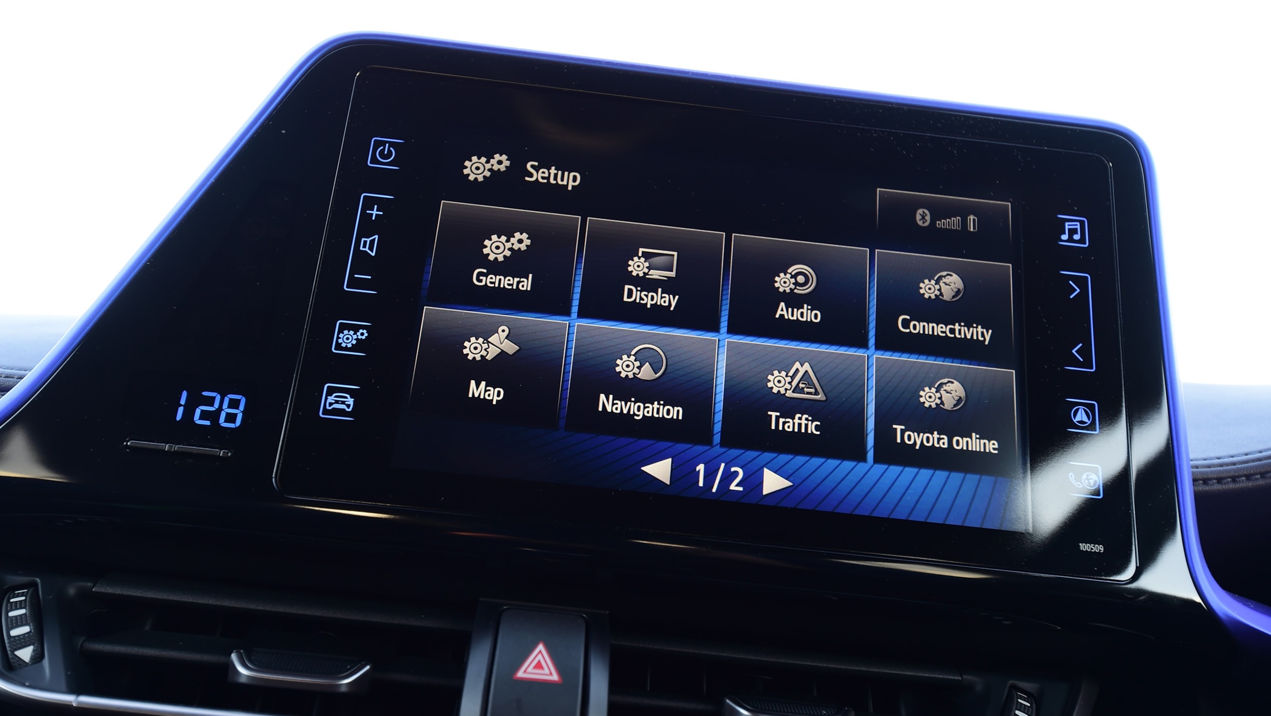 Used Toyota C-HR - infotainment