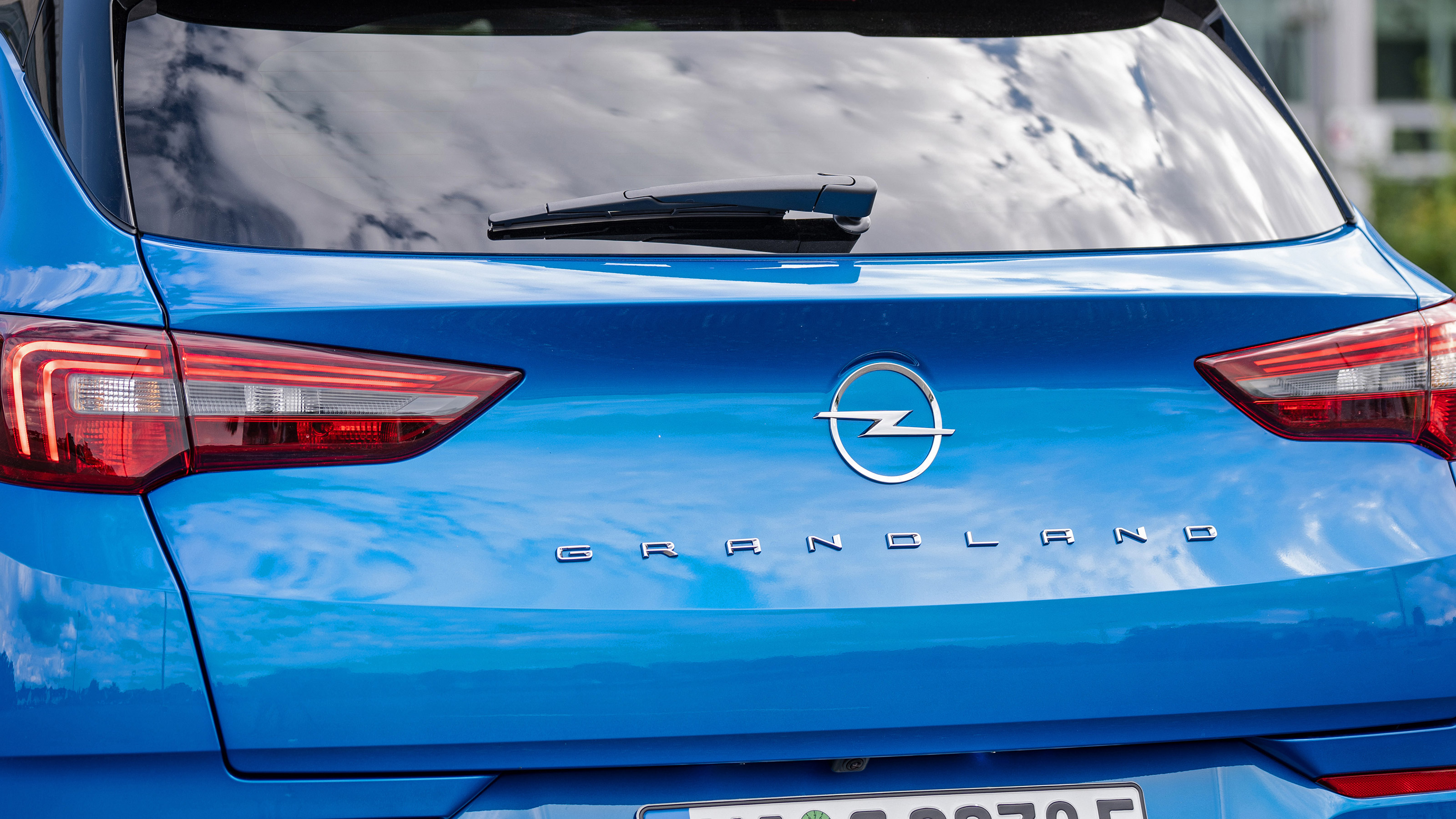 Vauxhall Grandland PHEV - rear badge