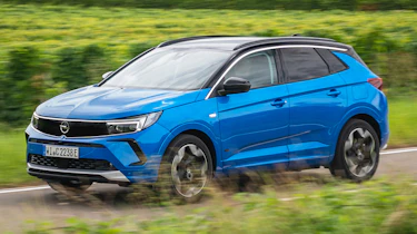 Vauxhall Grandland PHEV - front action