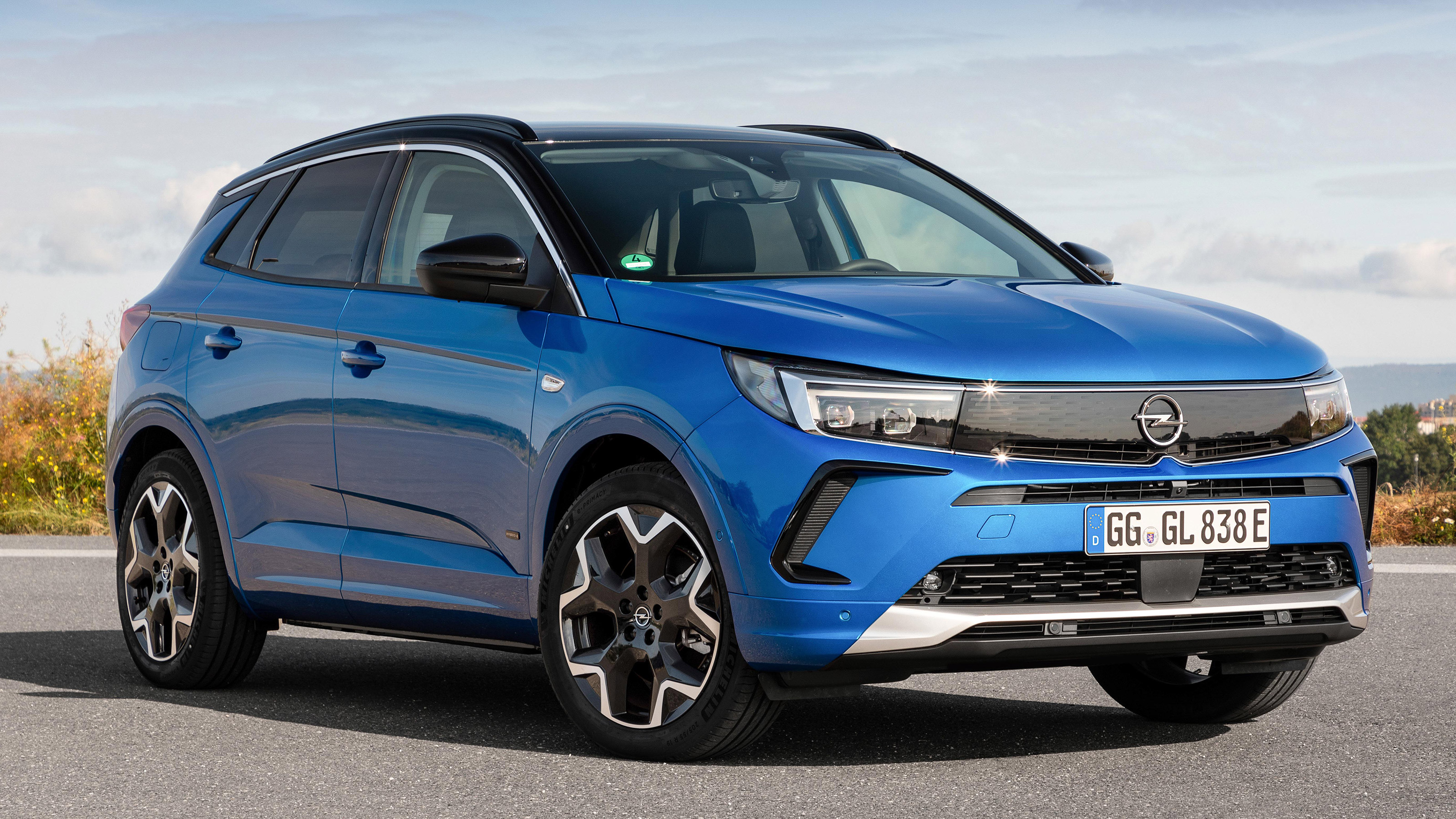 Vauxhall Grandland PHEV - front static