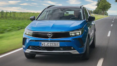 Vauxhall Grandland PHEV - front tracking