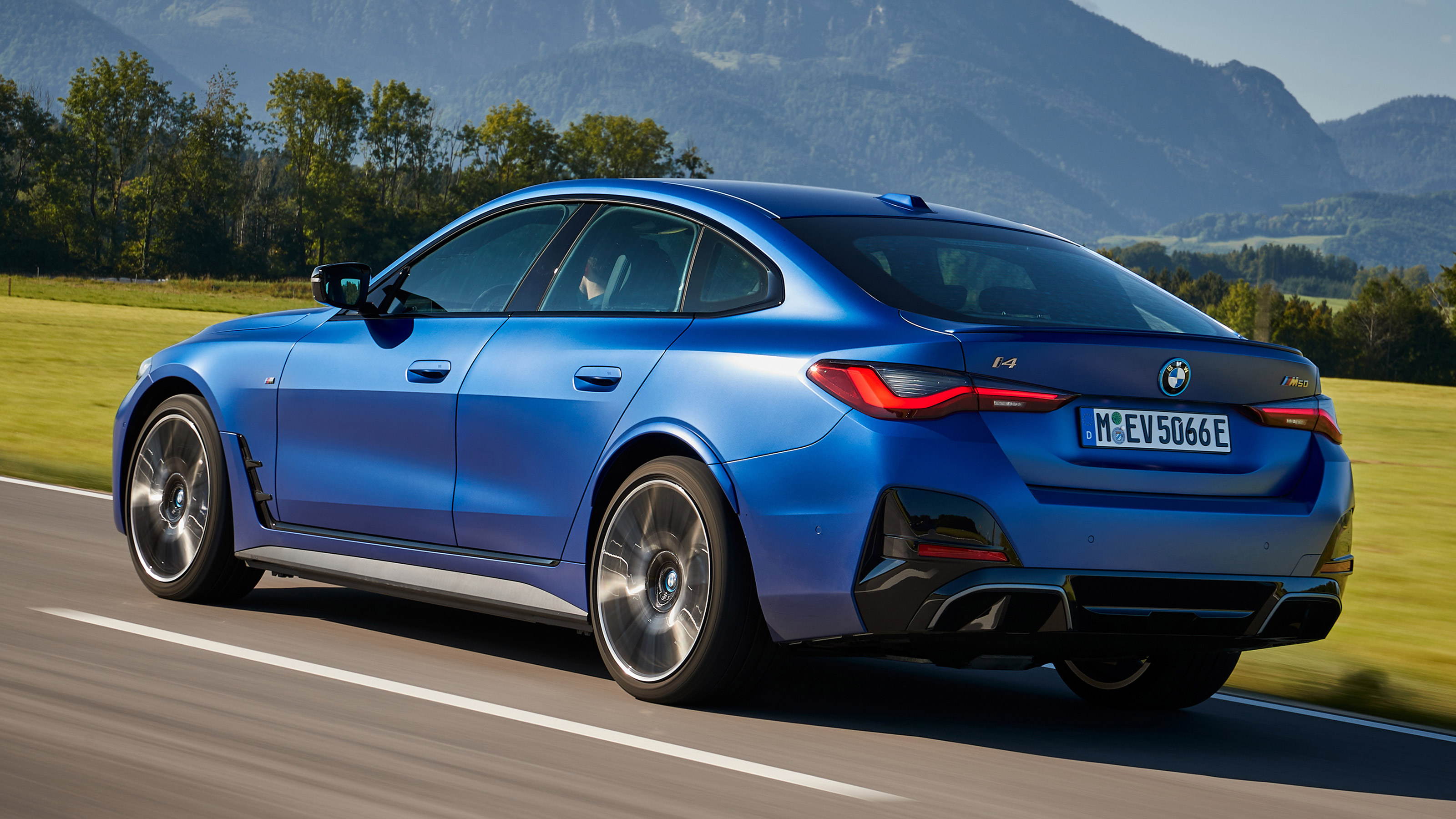BMW i4 - rear