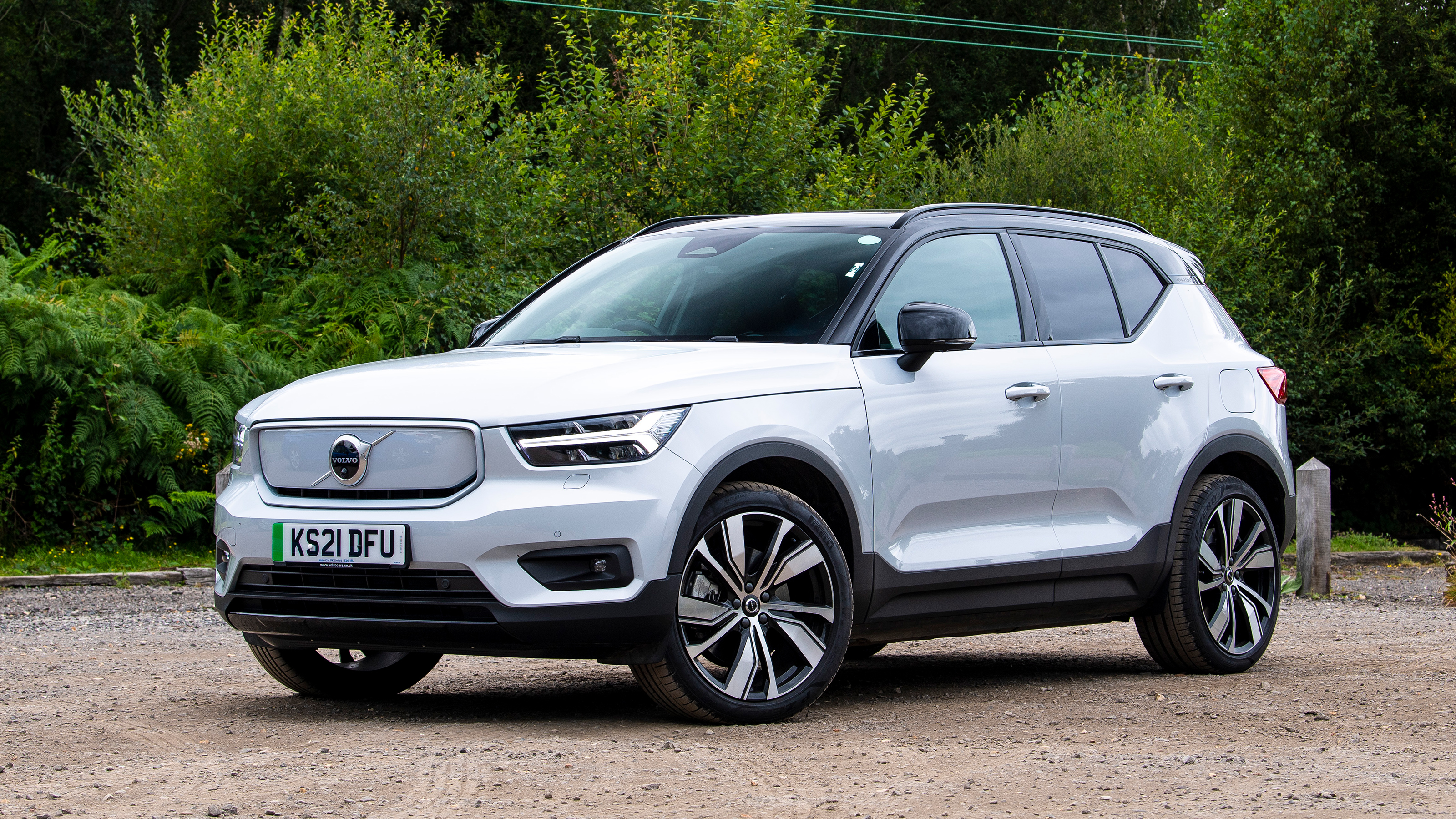 Volvo XC40 Recharge front
