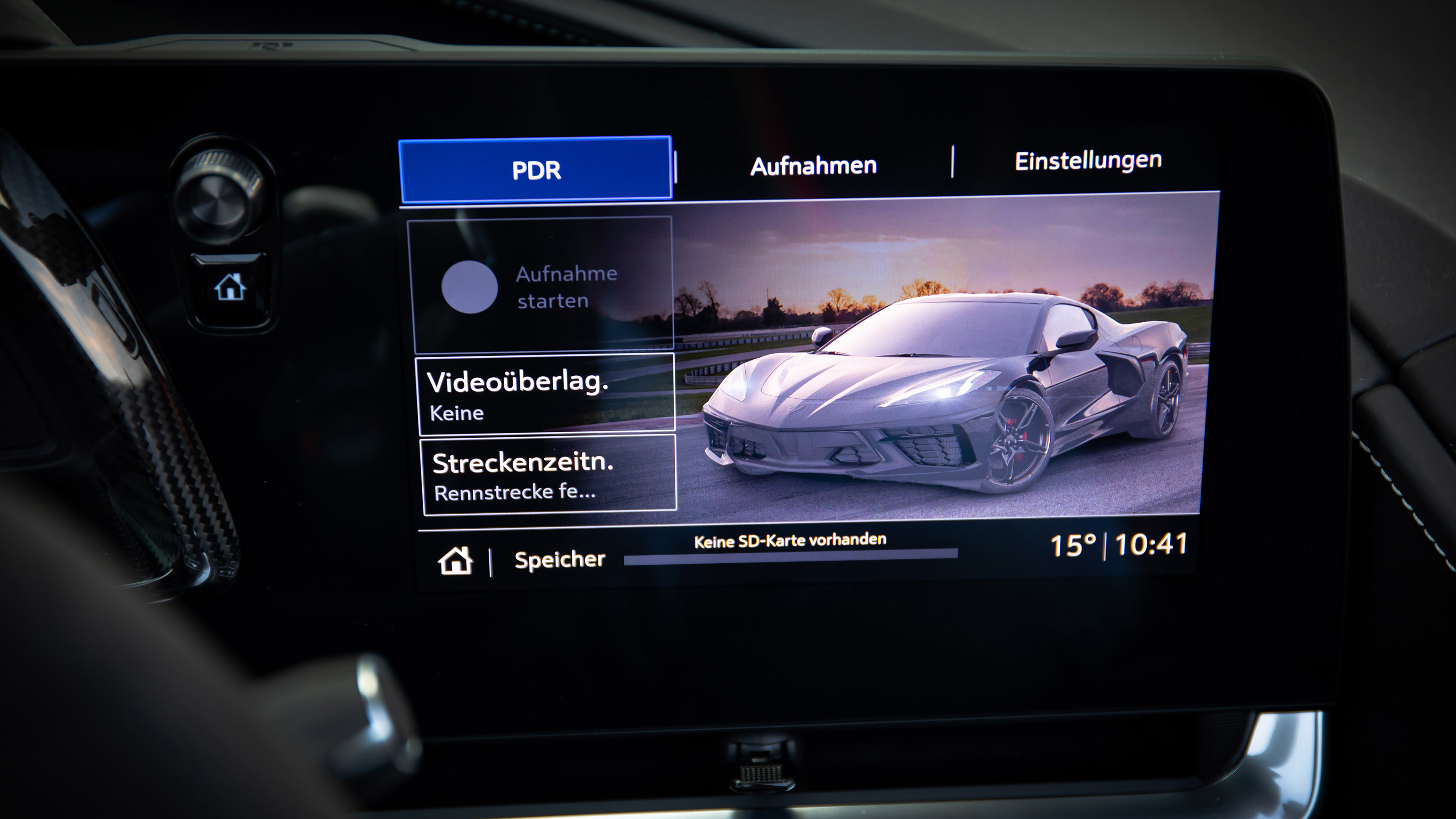 Chevrolet Corvette Convertible - infotainment