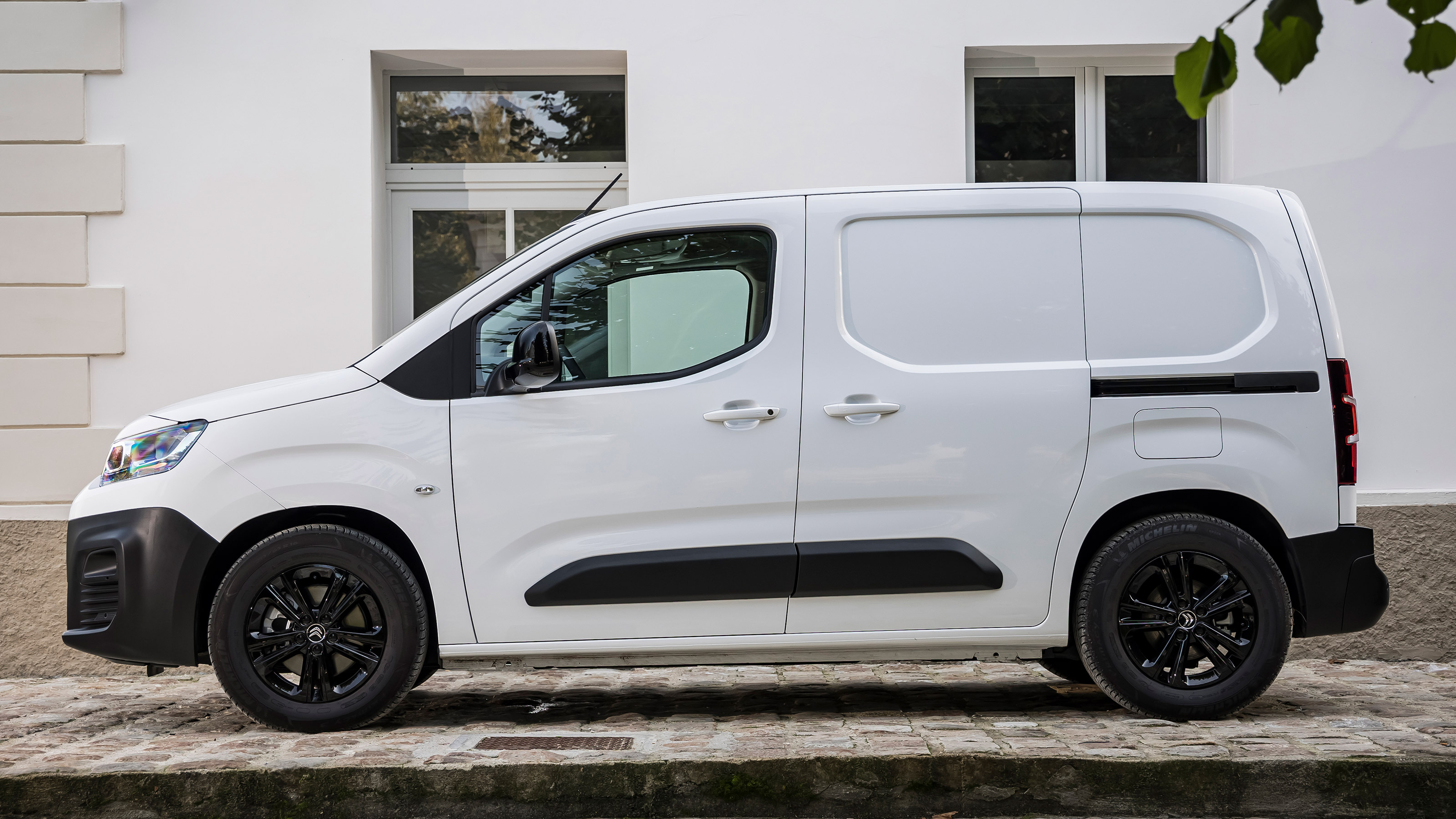 Citroen e-Berlingo - side