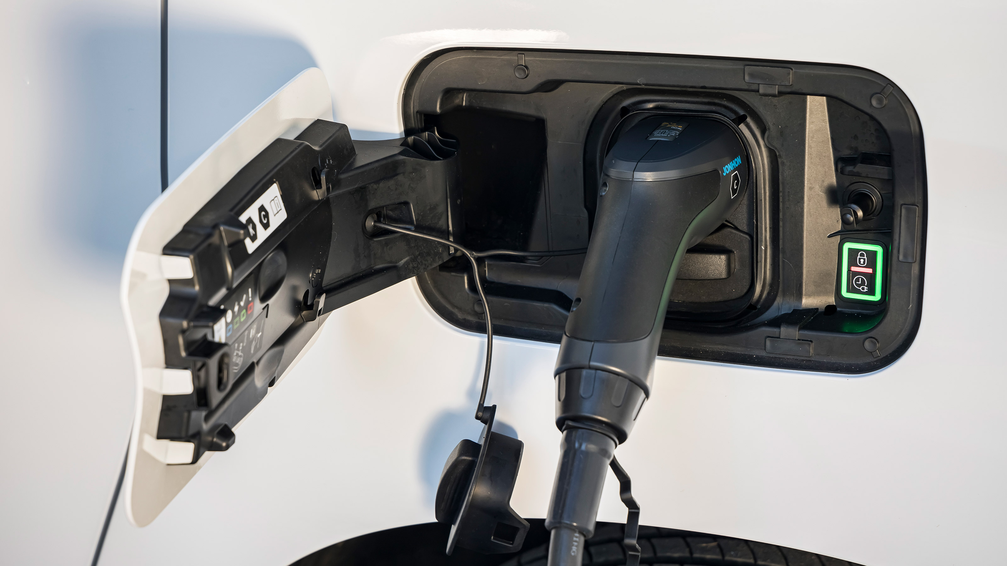 Citroen e-Berlingo - charging port