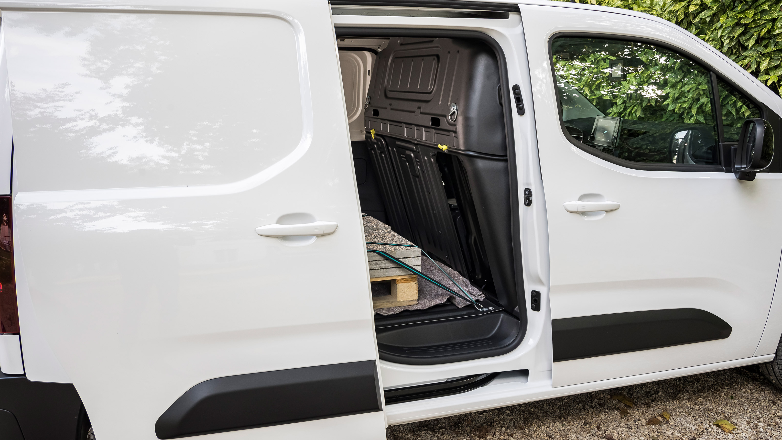 Citroen e-Berlingo - side door