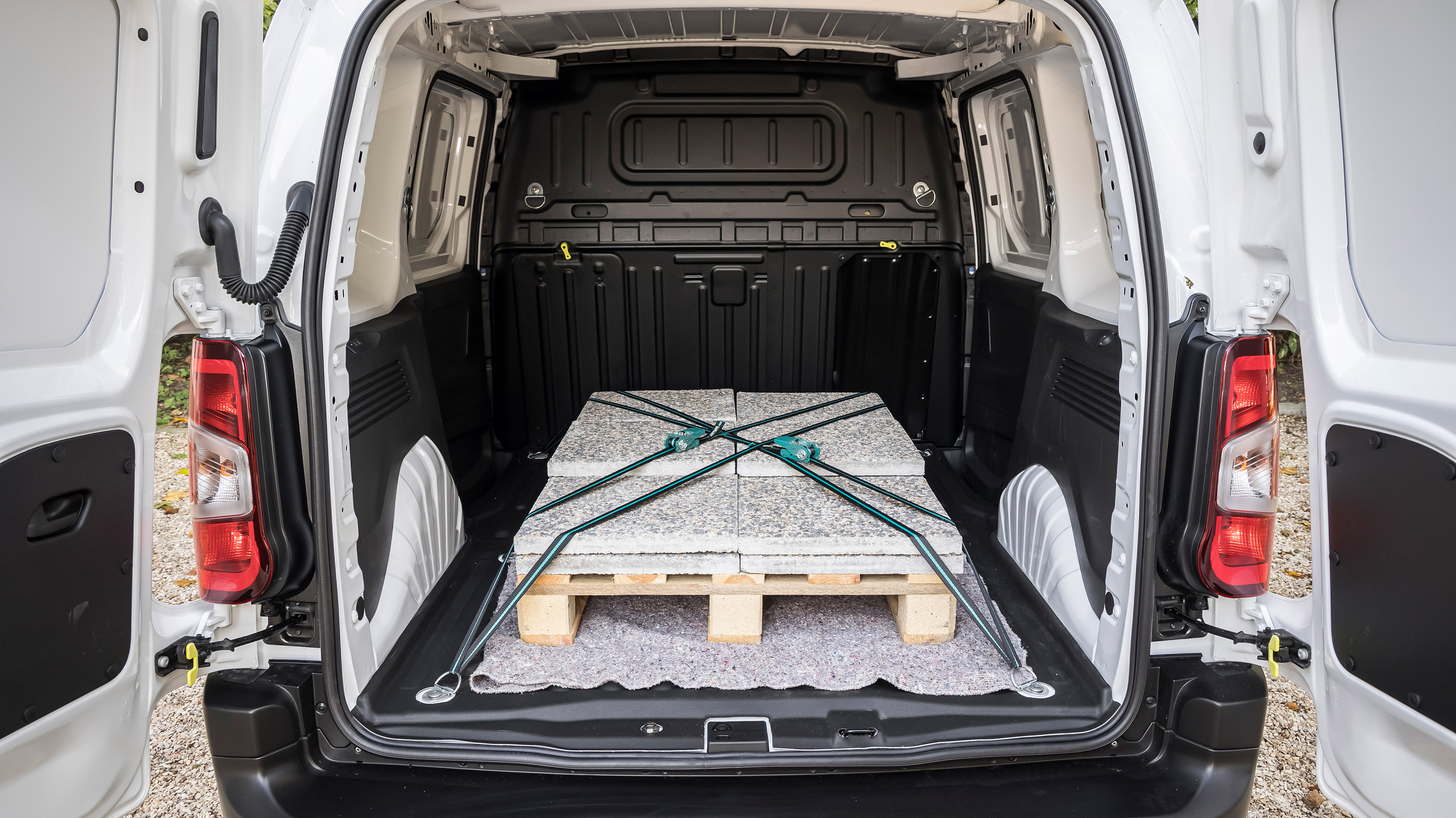 Citroen e-Berlingo - loading bay