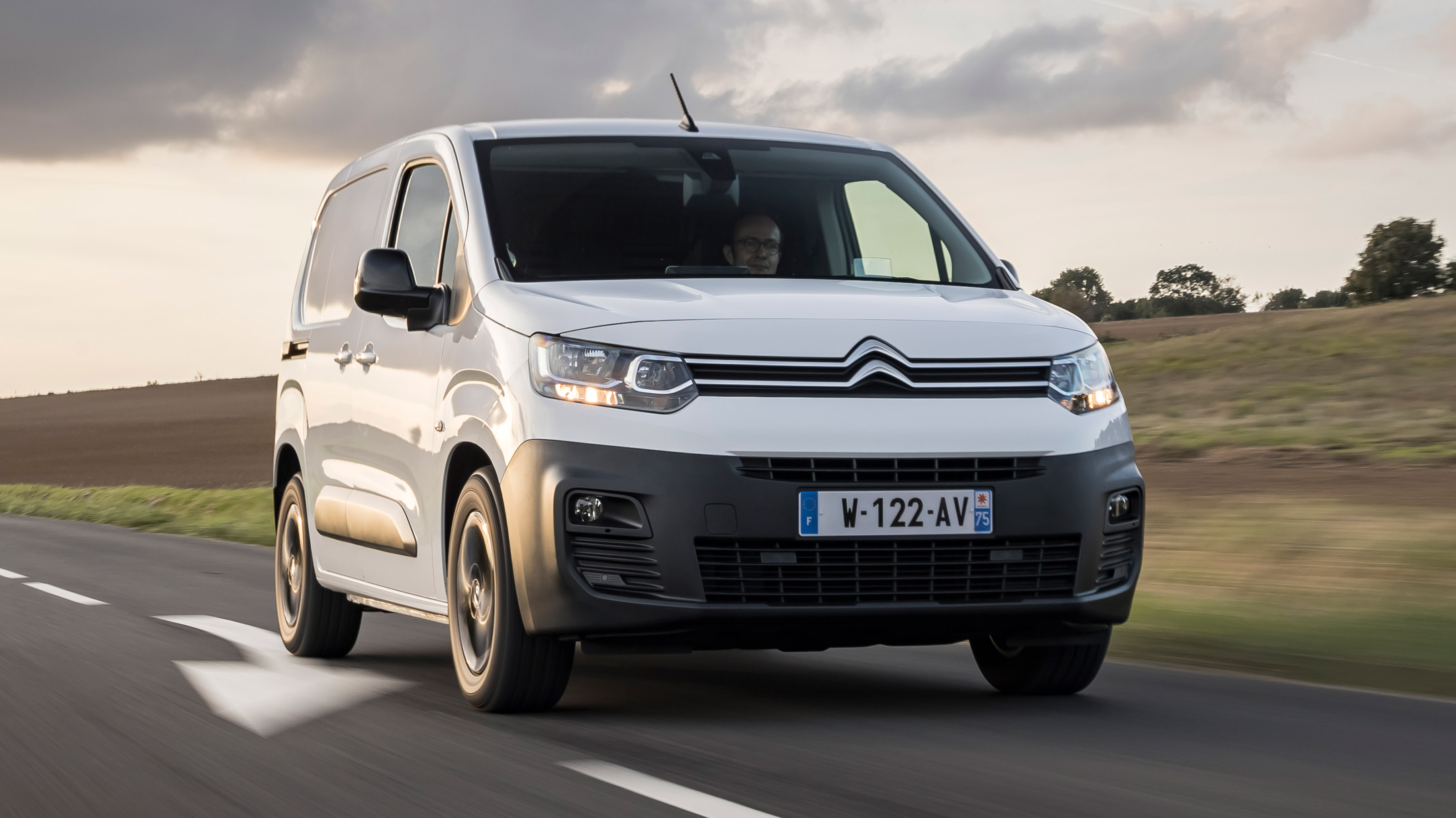 Citroen e-Berlingo - front tracking