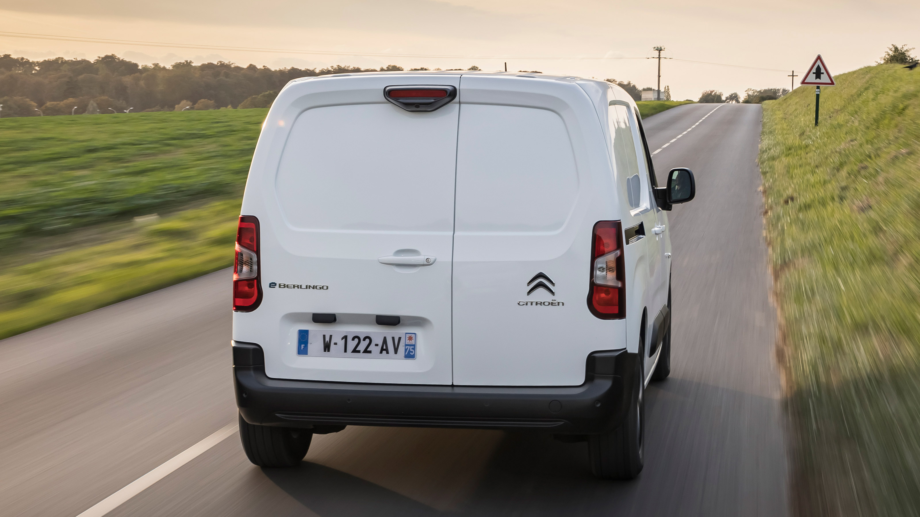 Citroen e-Berlingo - rear tracking