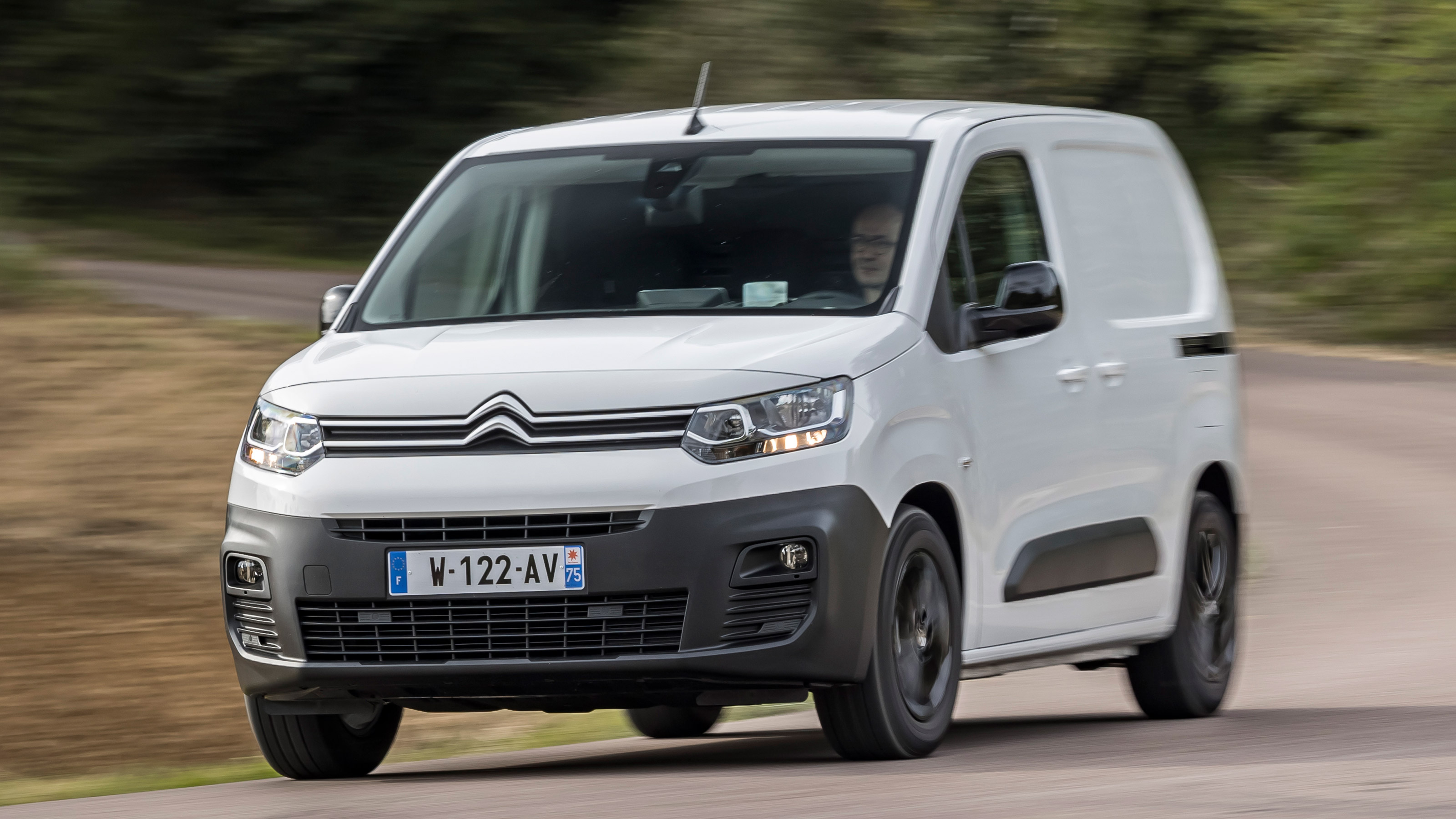 Citroen e-Berlingo - front action