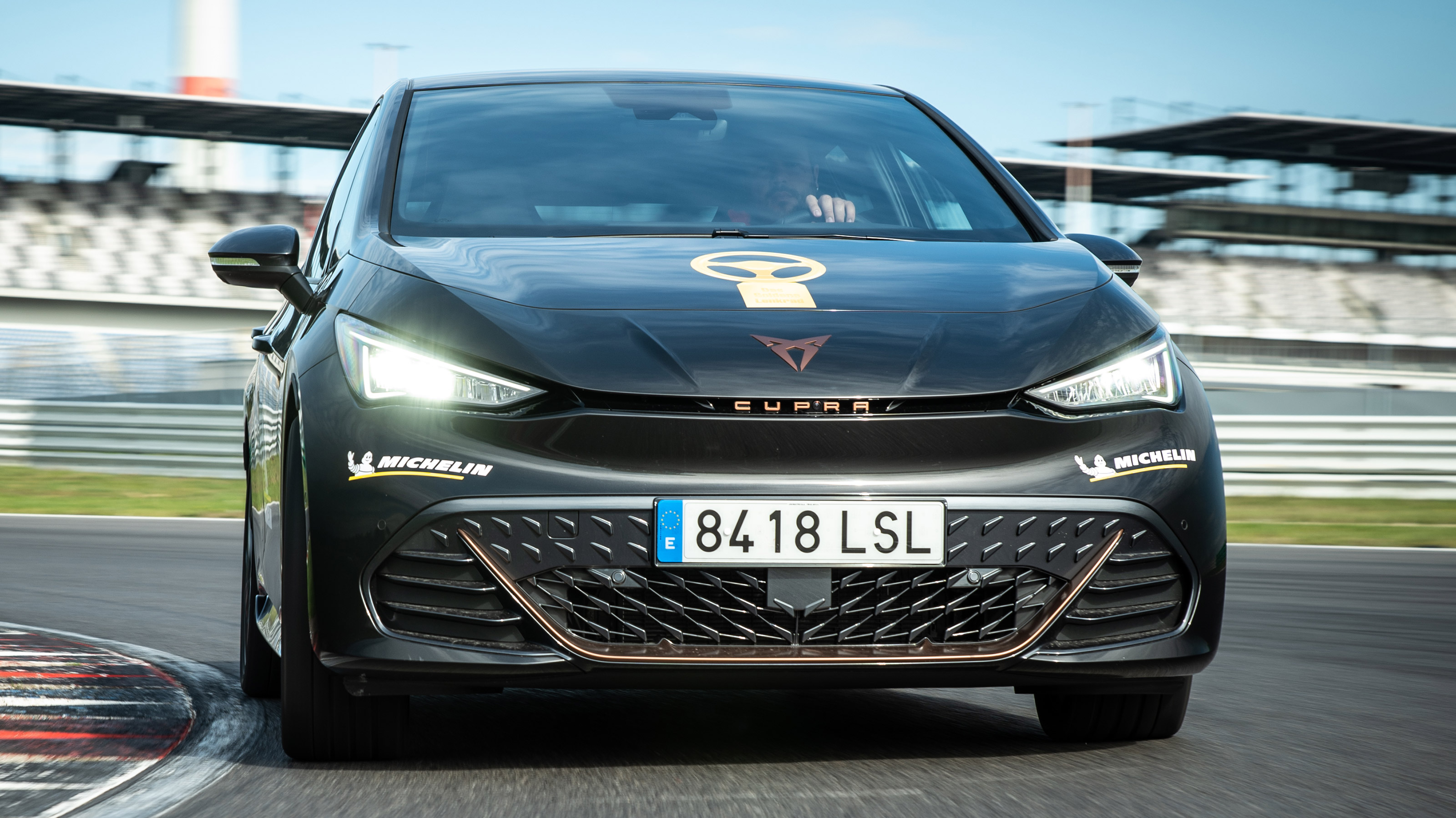 Cupra Born - full front