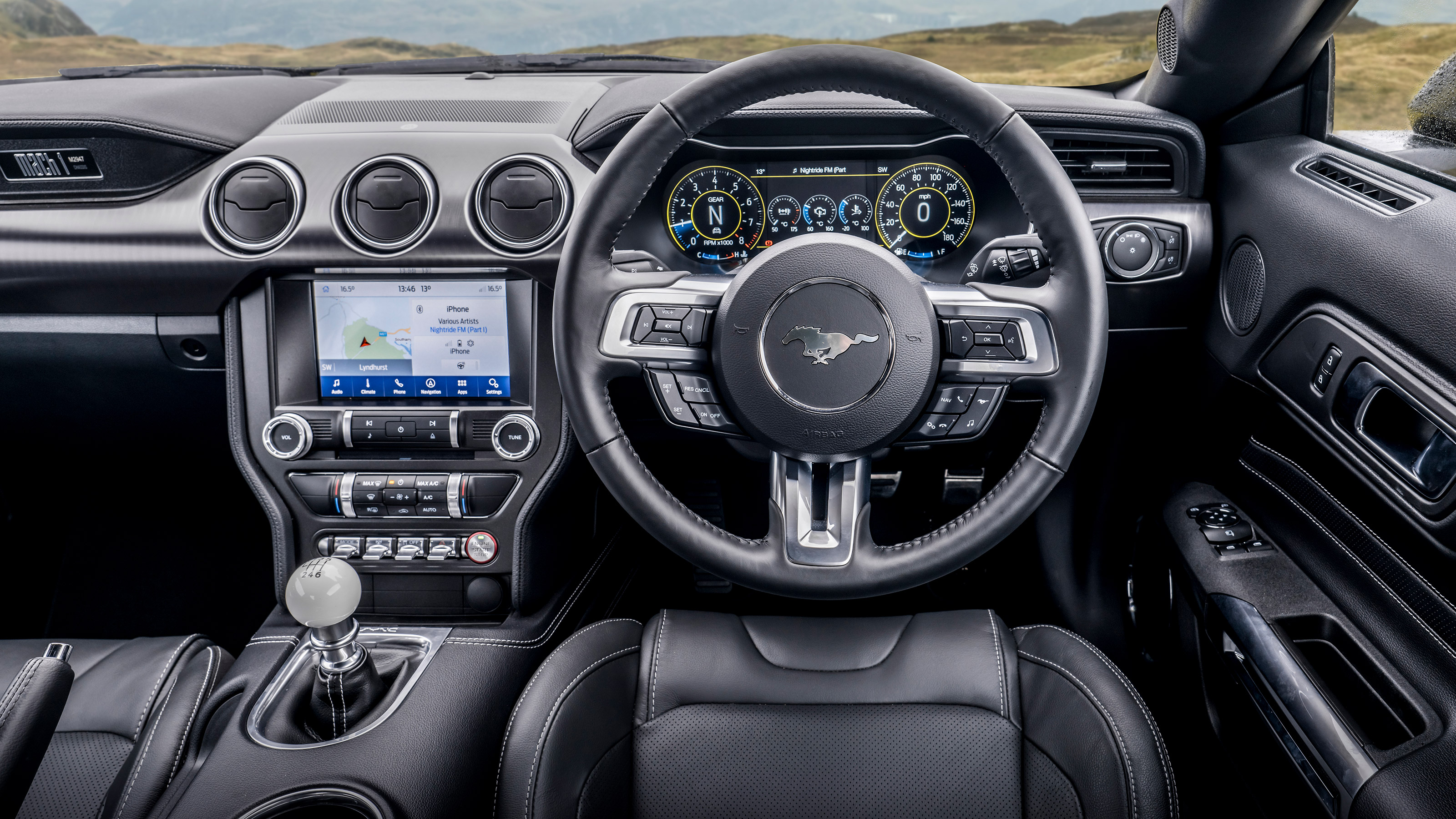 Ford Mustang Mach 1 - dash