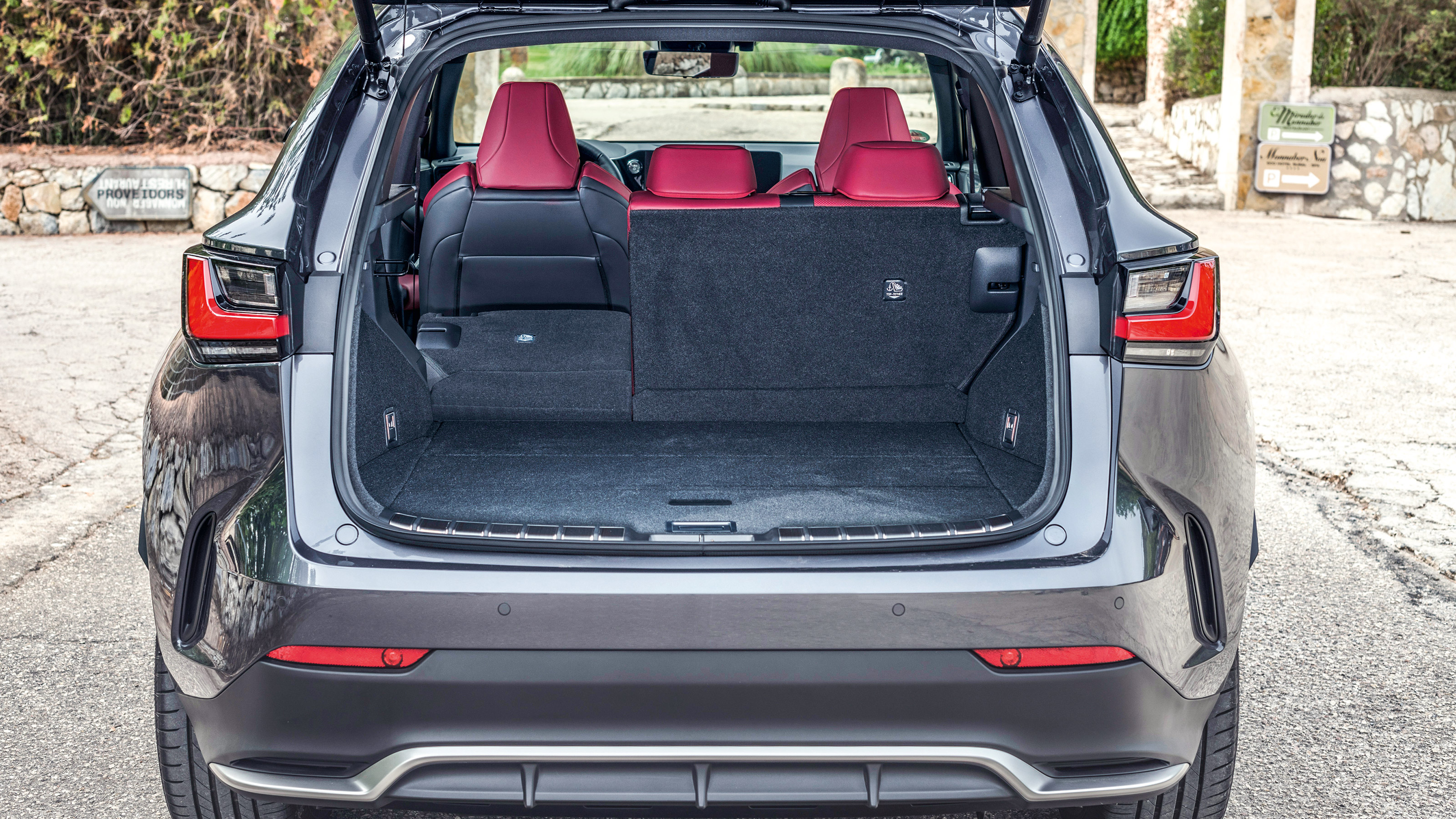 Lexus NX - boot