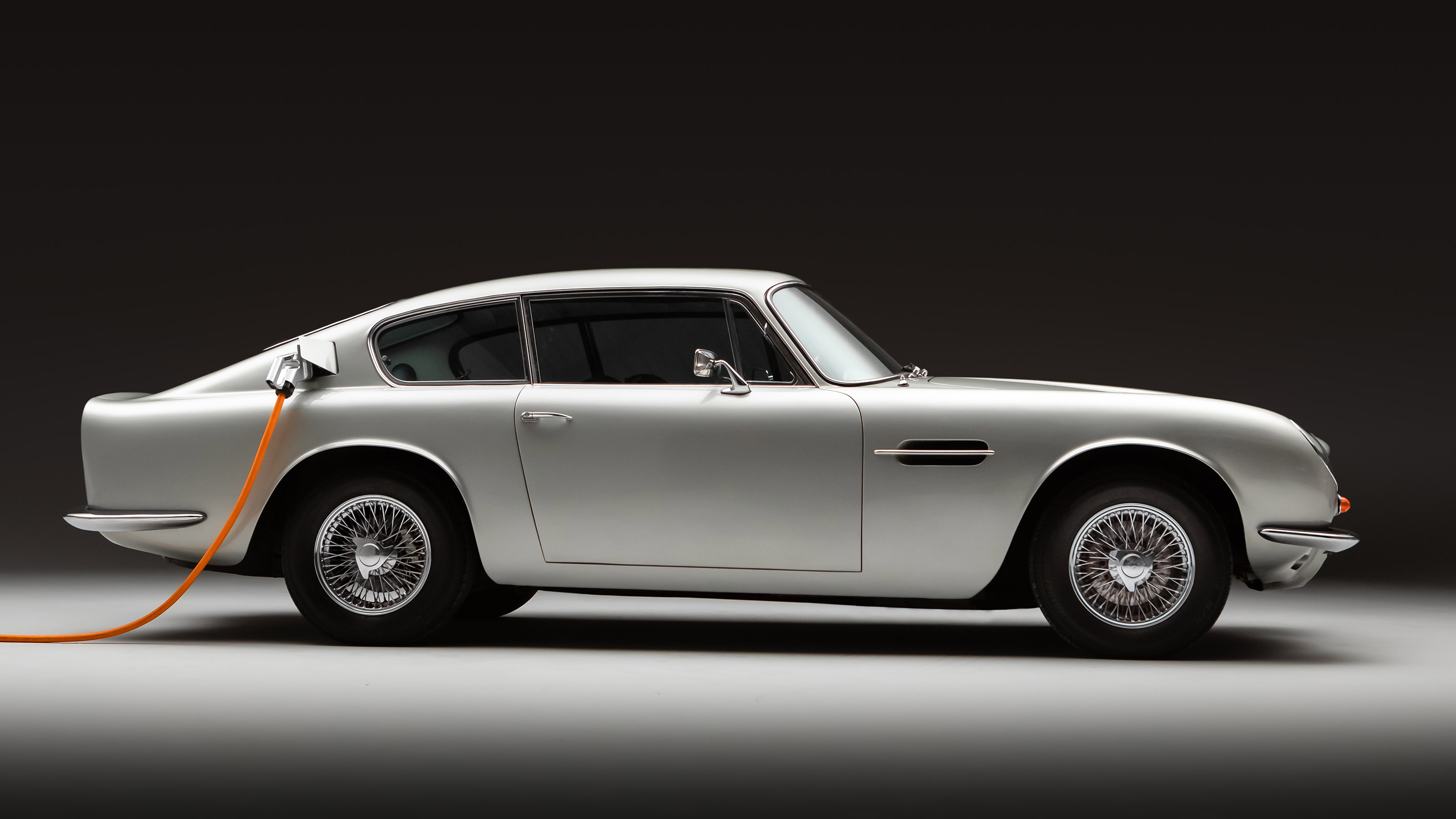 Lunaz Aston Martin DB6 - side