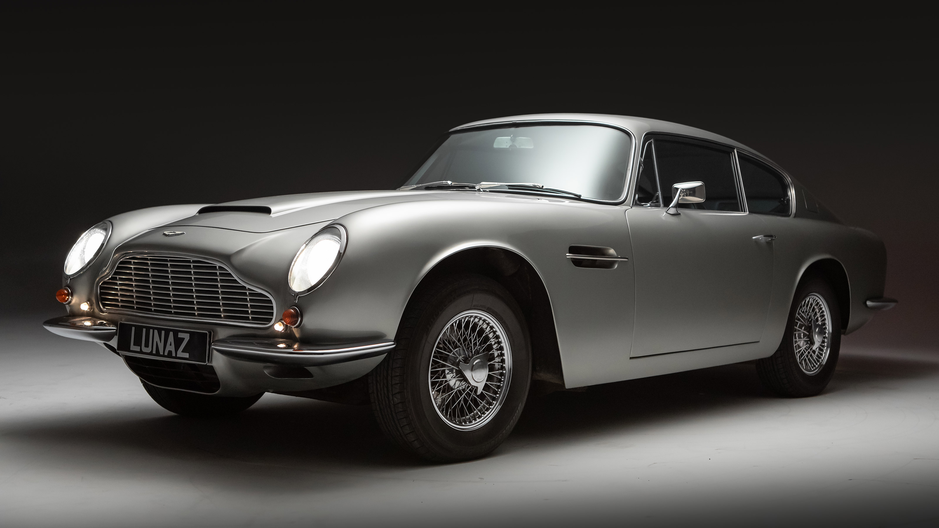 Lunaz Aston Martin DB6 - front studio