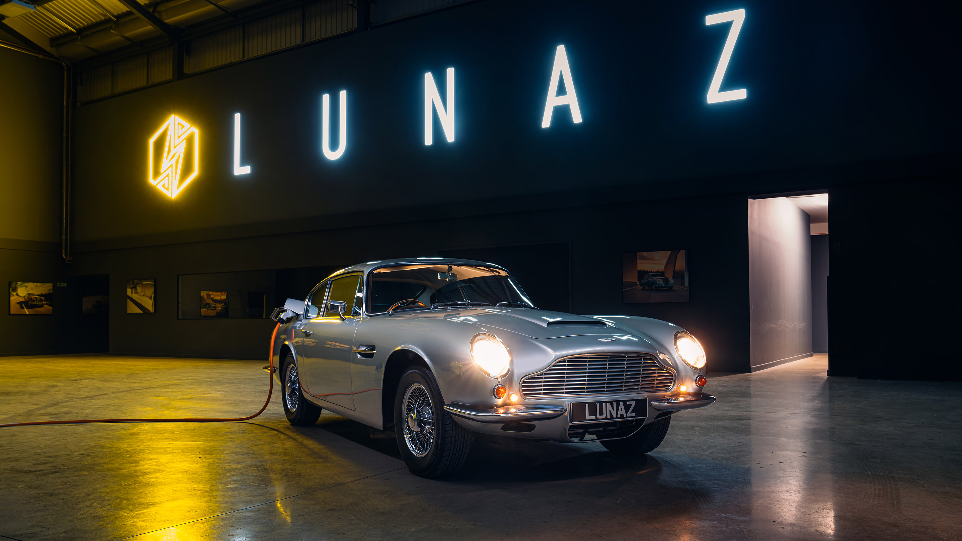 Lunaz Aston Martin DB6 - front