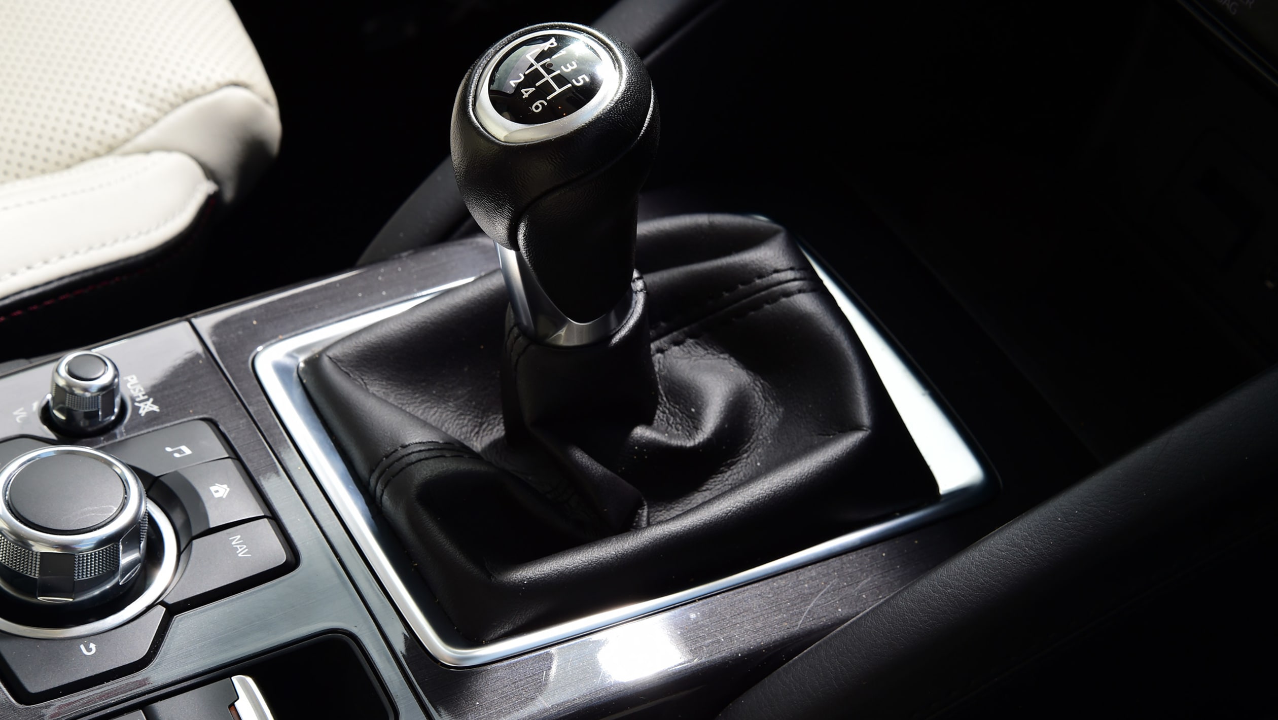 Mazda CX-5 - gear lever