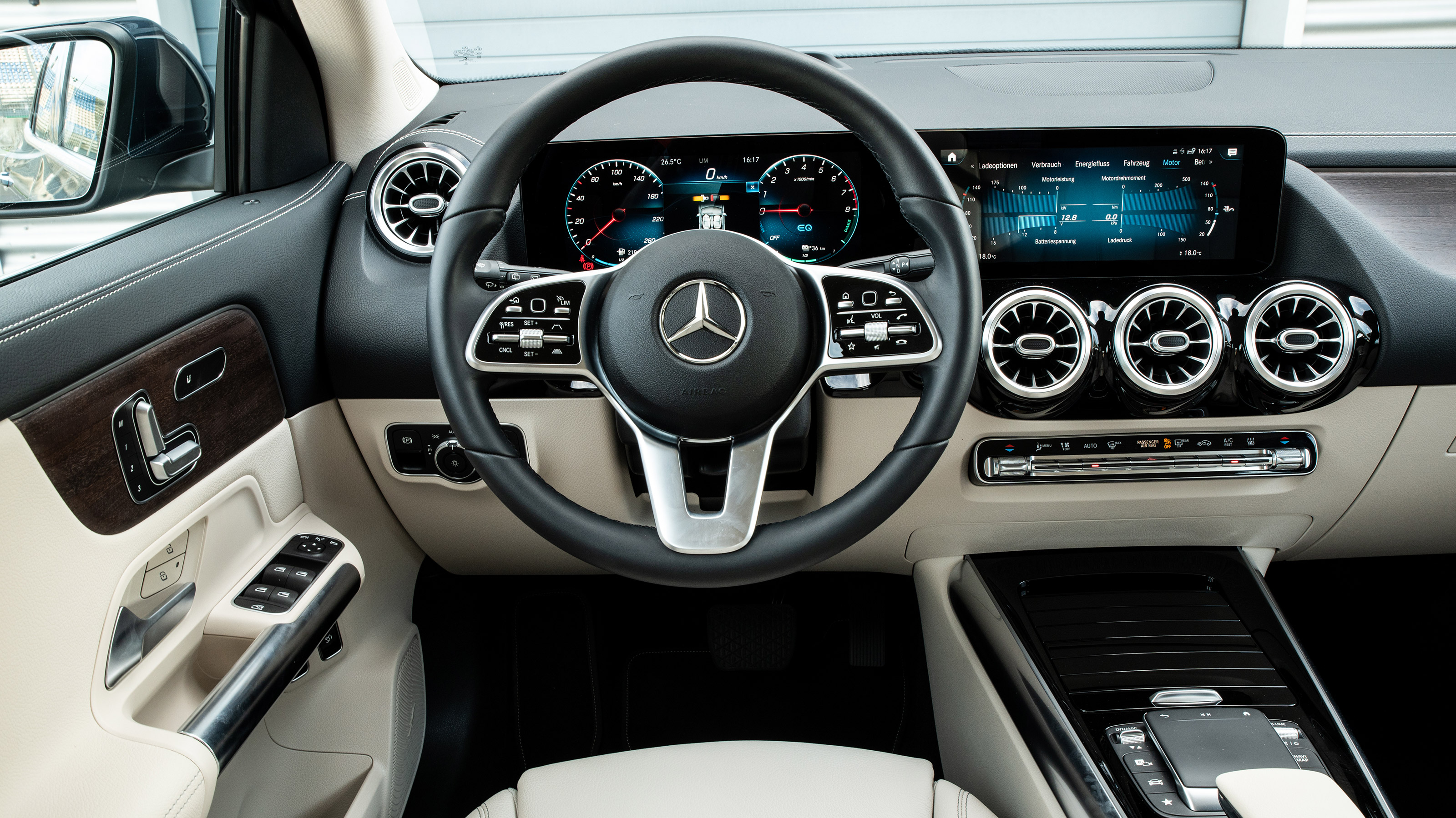 Mercedes EQA - dash