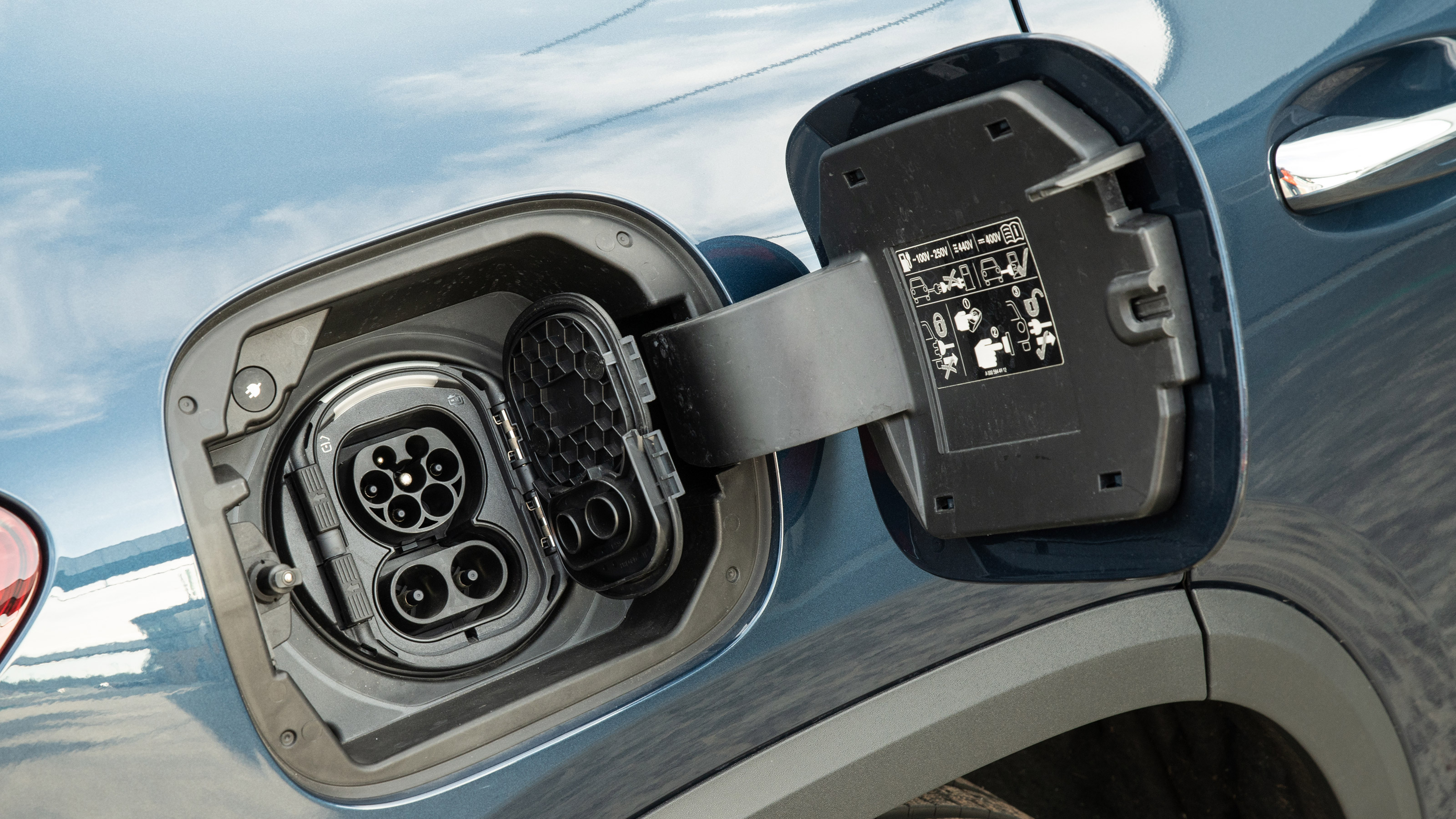 Mercedes EQA - charging port
