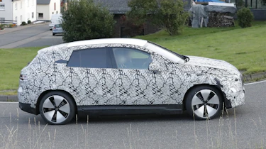 Mercedes EQE SUV - side