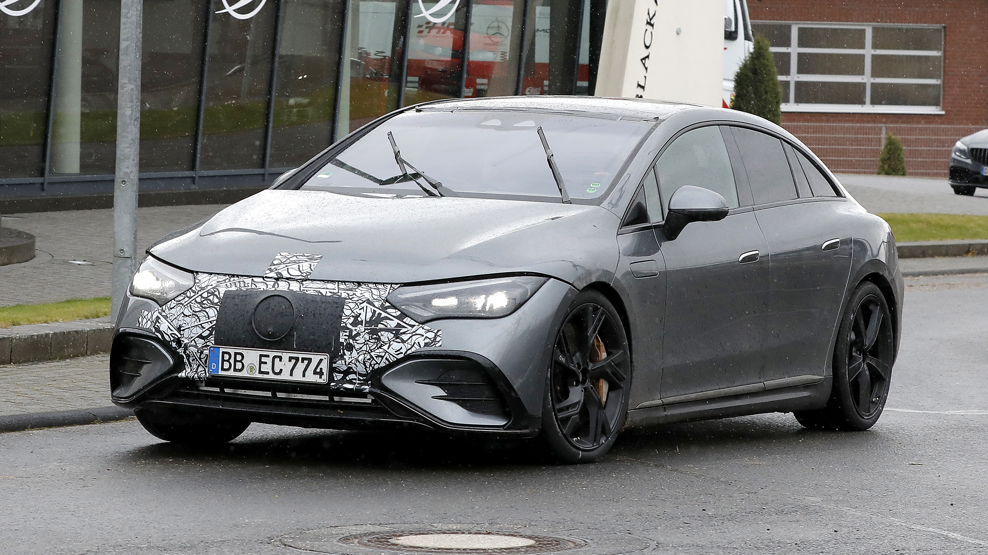 Mercedes-AMG EQE - front