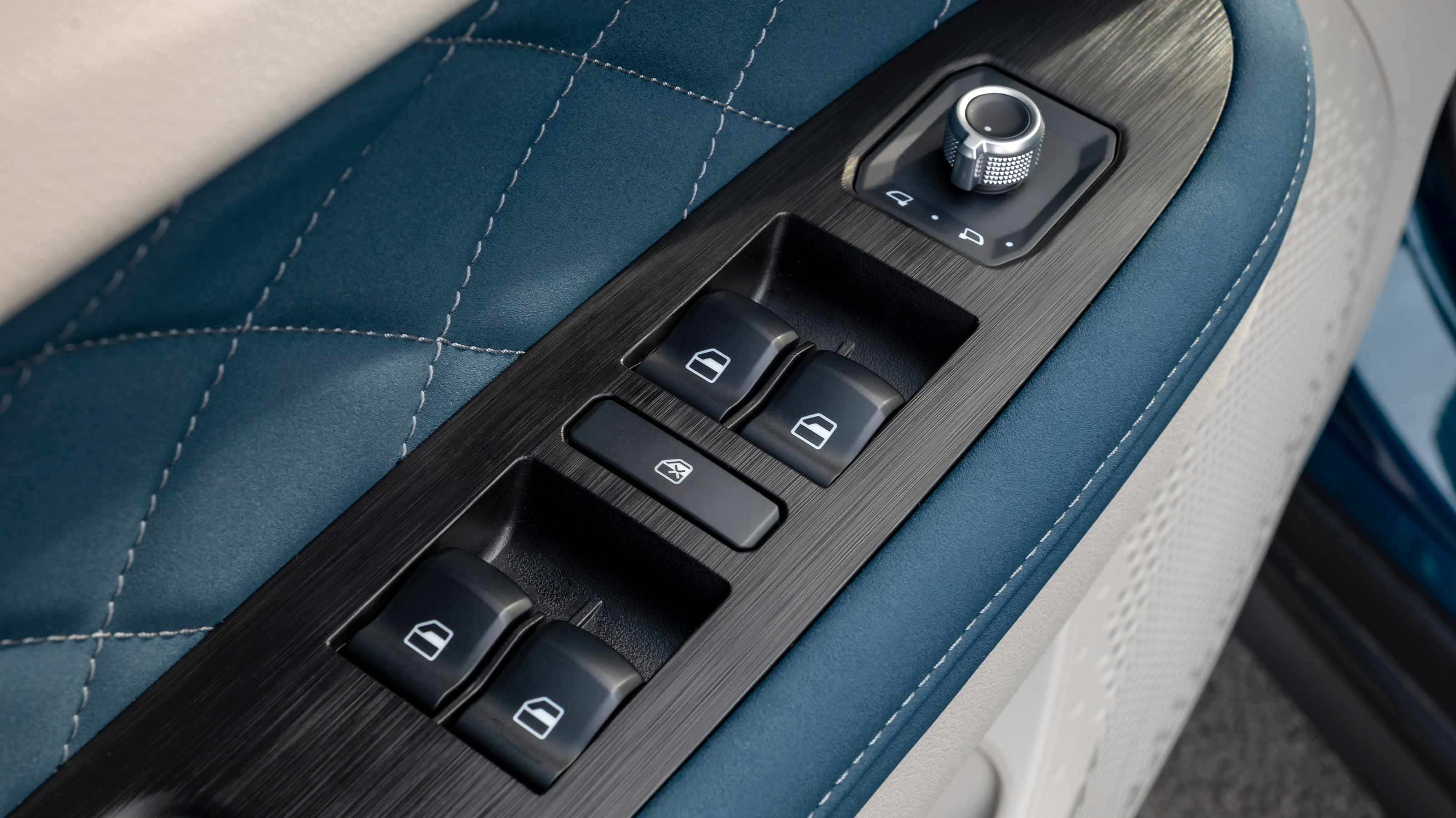 Ora Cat 01 - door controls