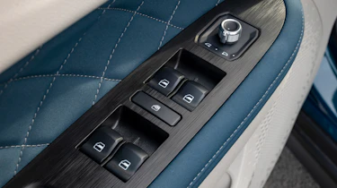Ora Cat 01 - door controls