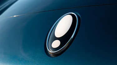 Ora Cat 01 - badge