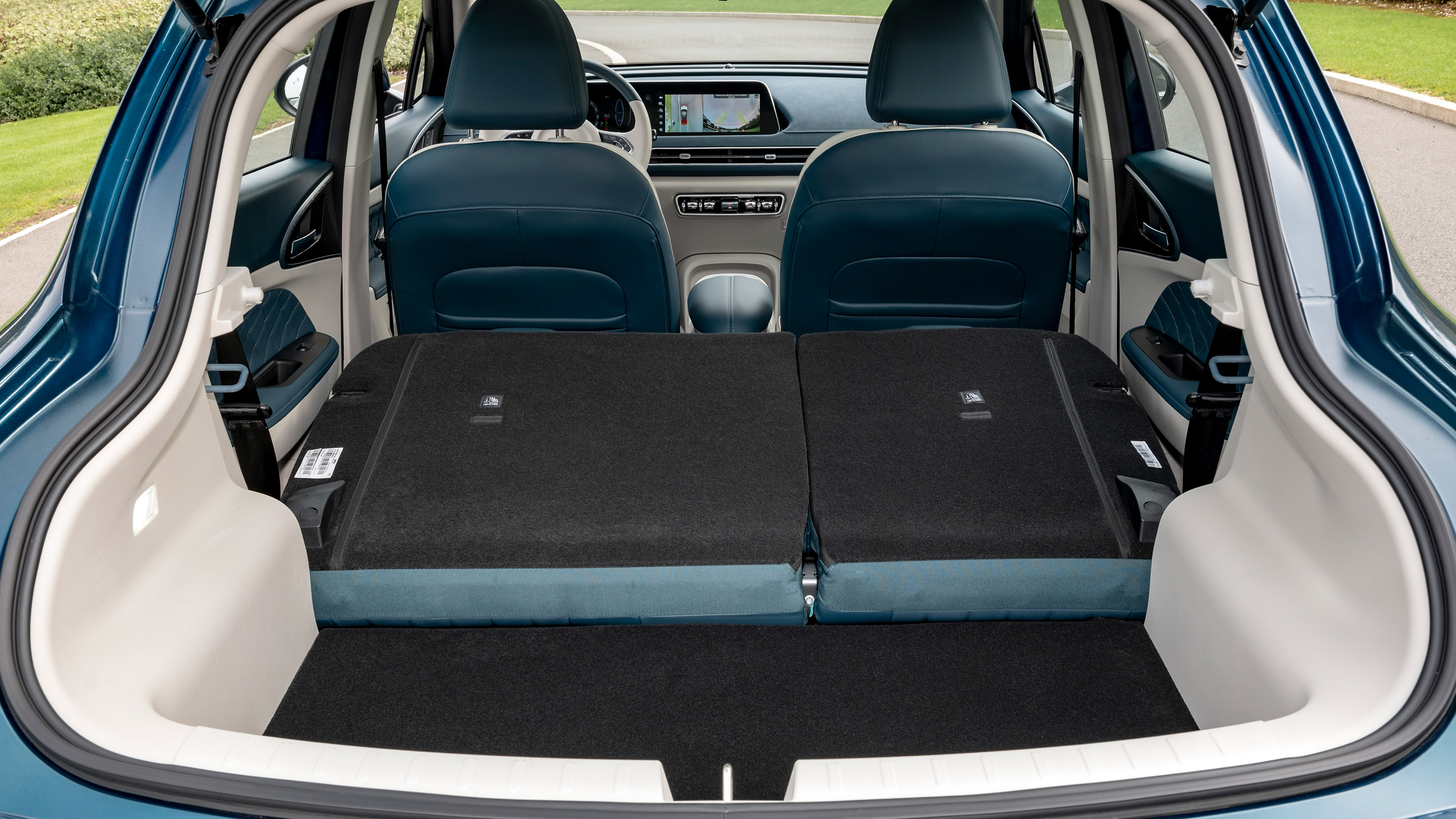 Ora Cat 01 - boot seats down