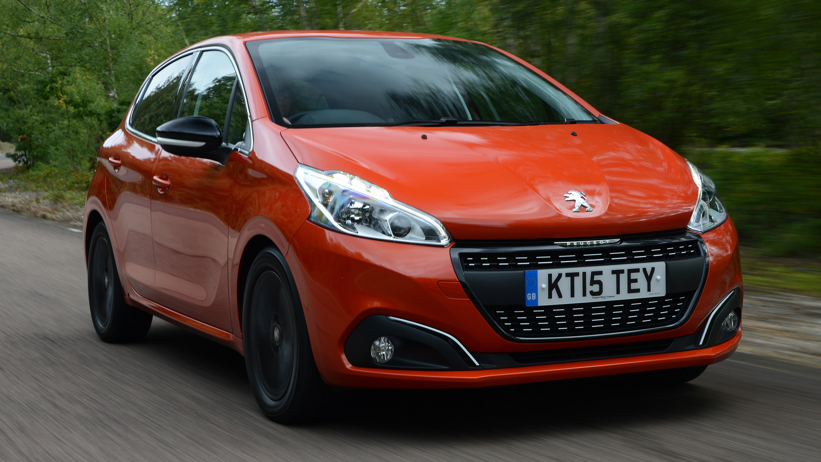 Peugeot 208 - front