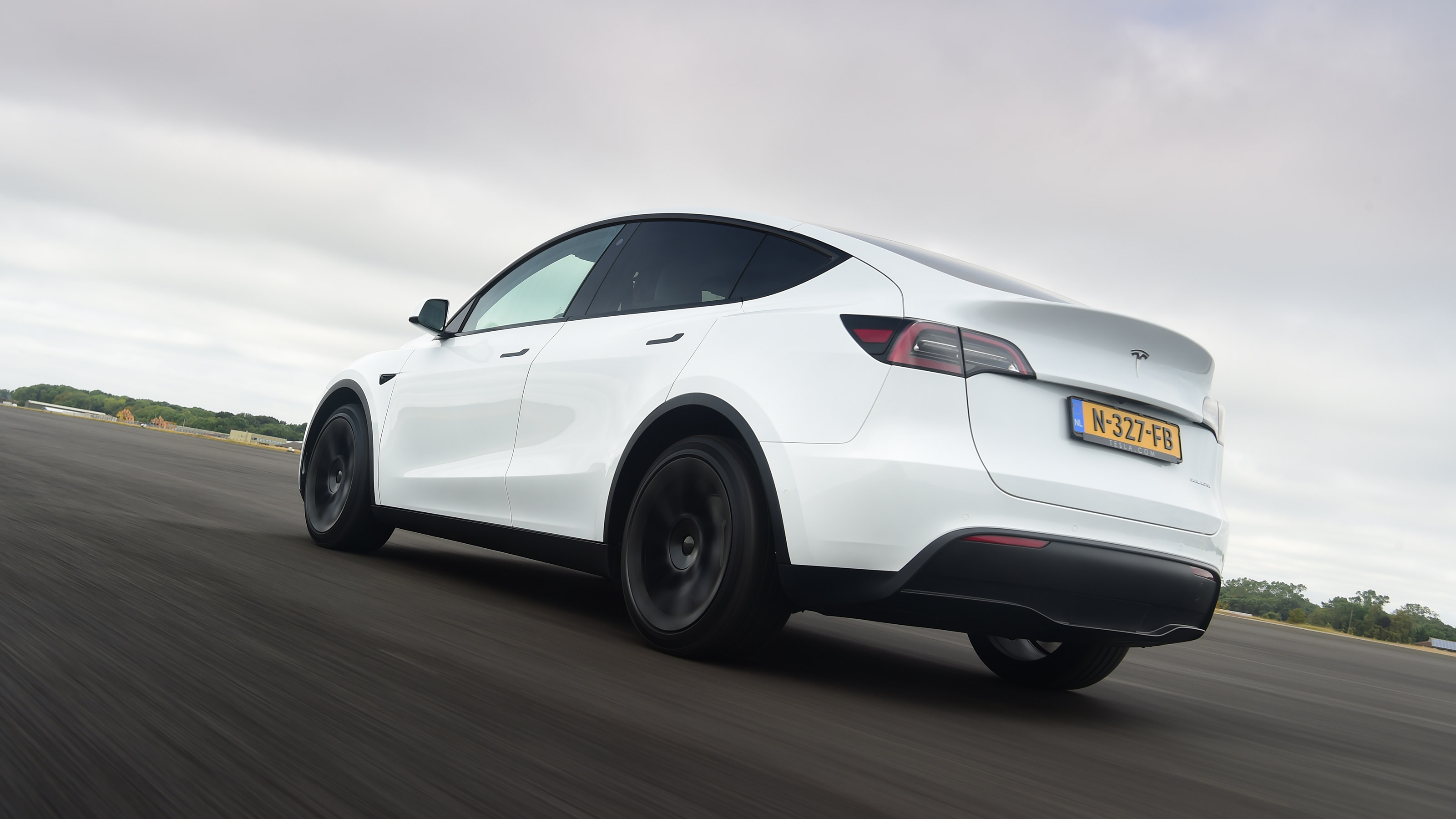 Tesla Model Y - rear tracking