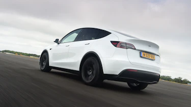 Tesla Model Y - rear tracking