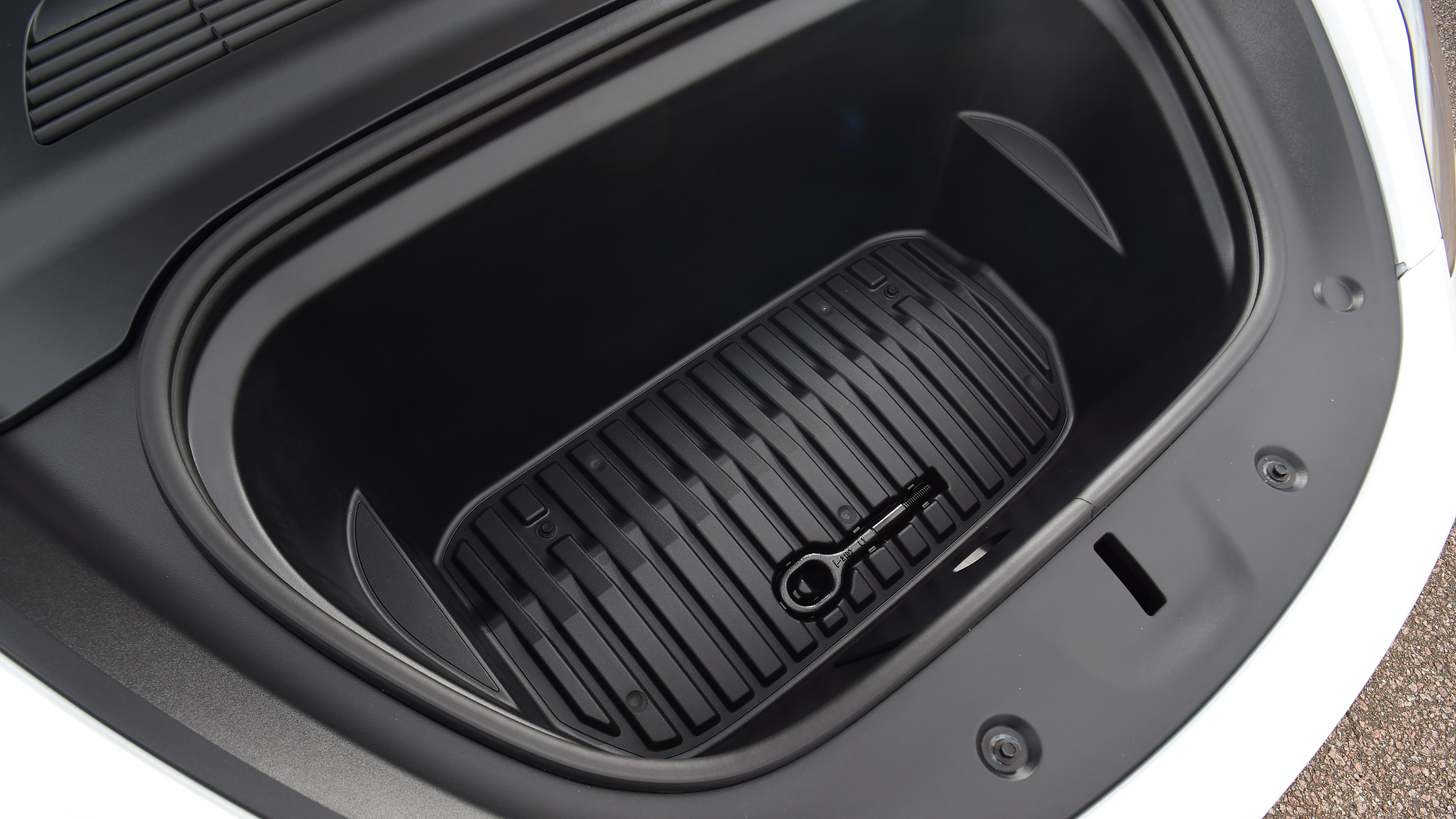 Tesla Model Y - front boot