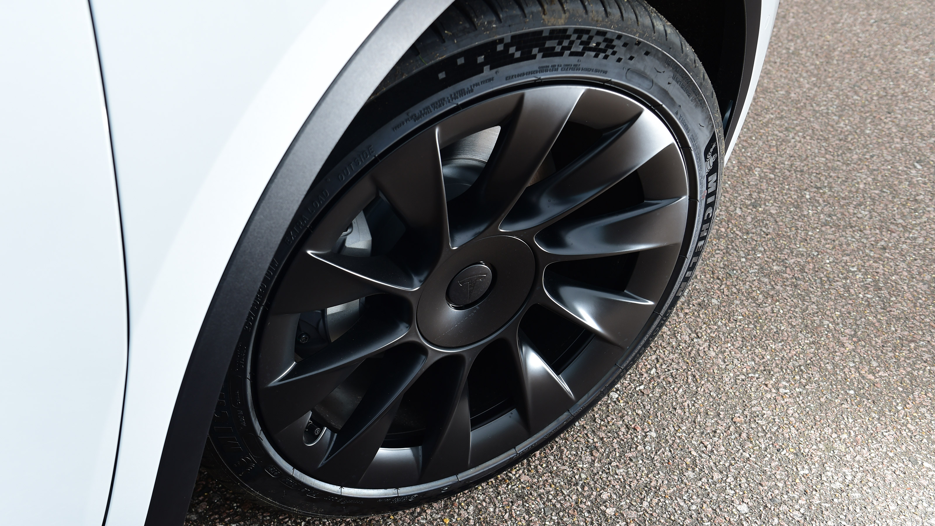 Tesla Model Y - wheel