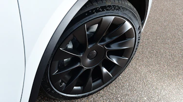 Tesla Model Y - wheel