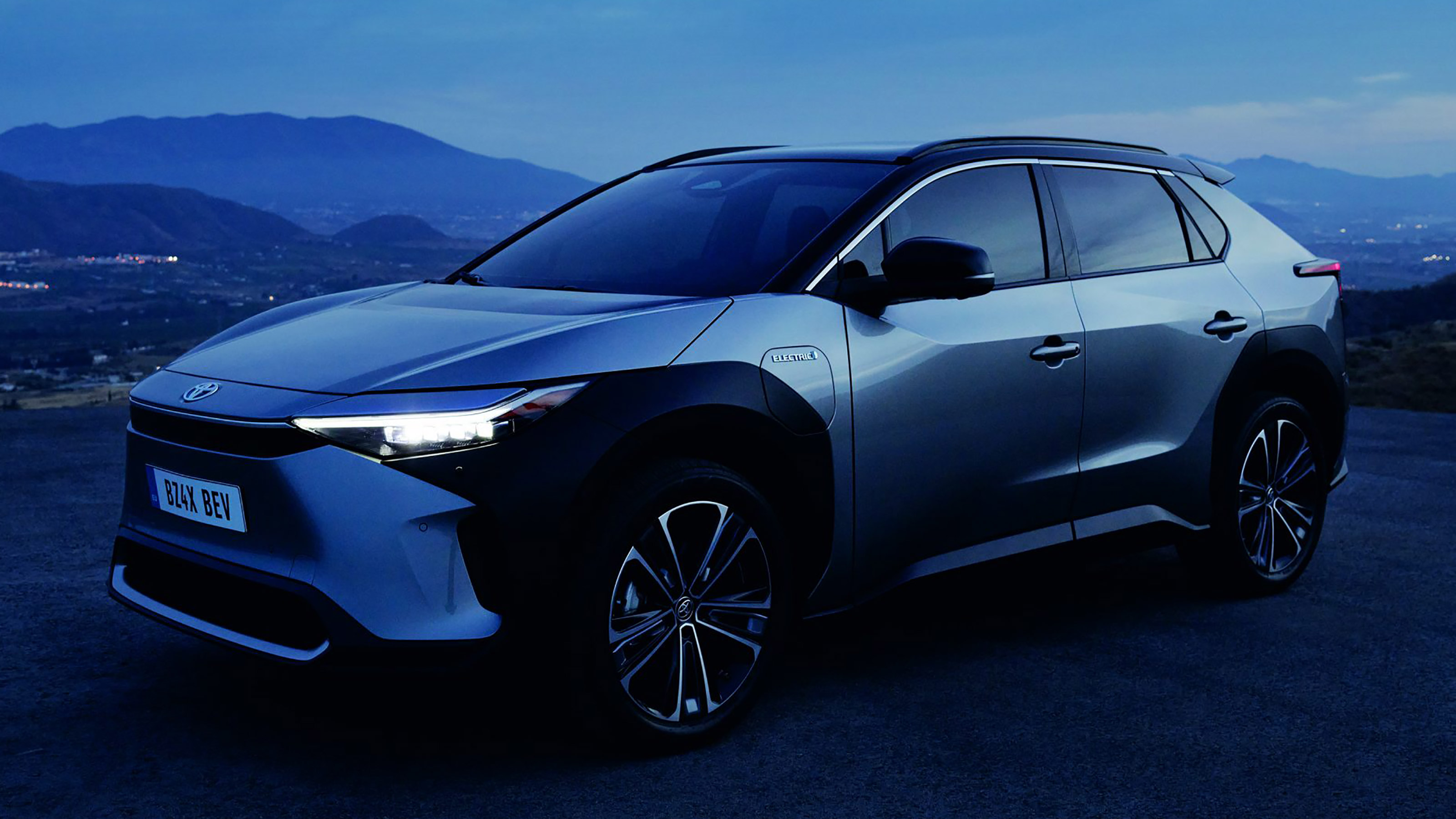 Toyota bZ4x - front static